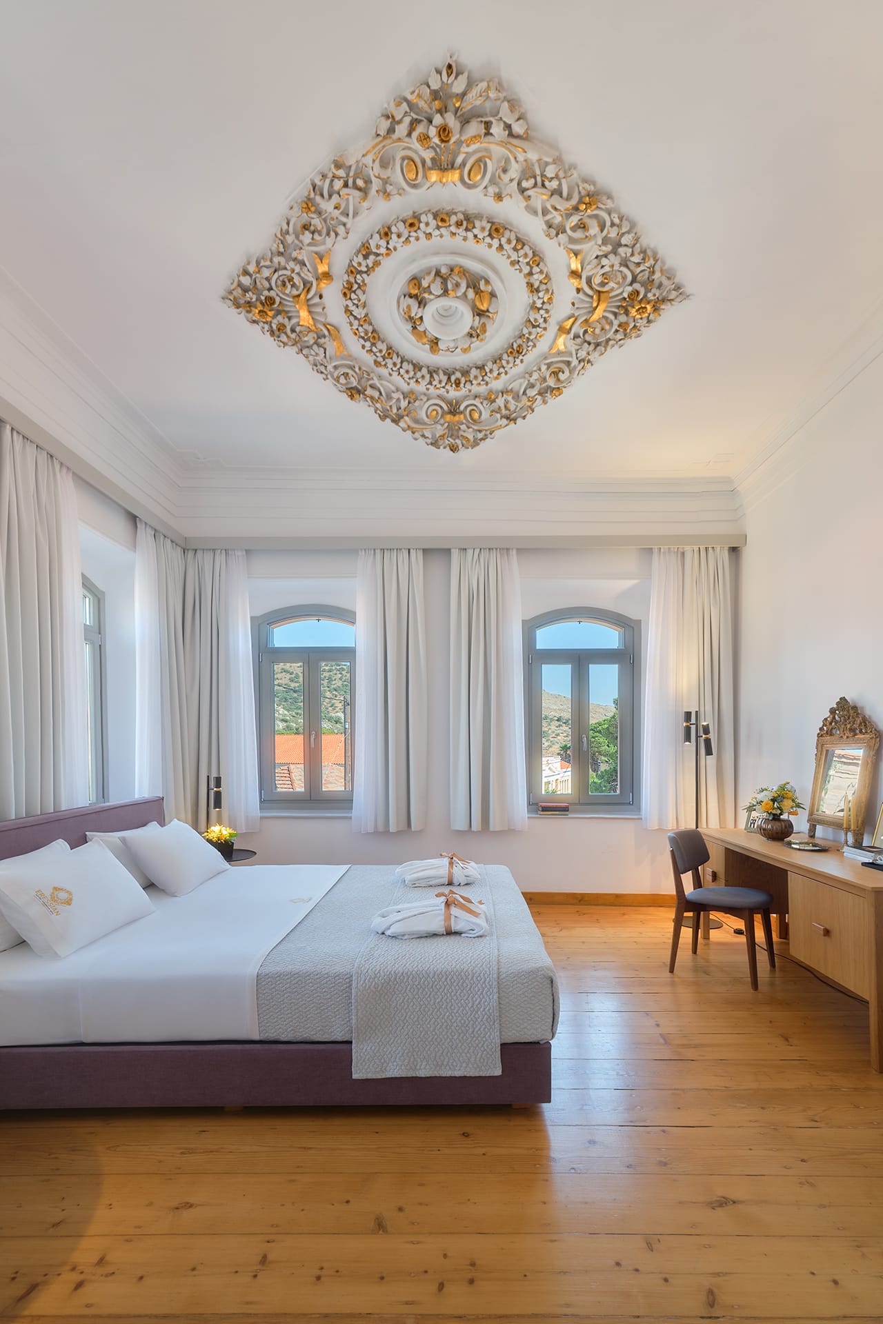 Sappho Masterpiece Golden Acorns Suite