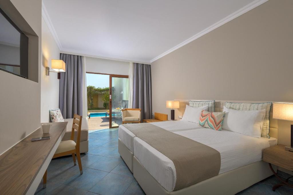 Superior Double Room with Sharing Pool &amp; Garden View