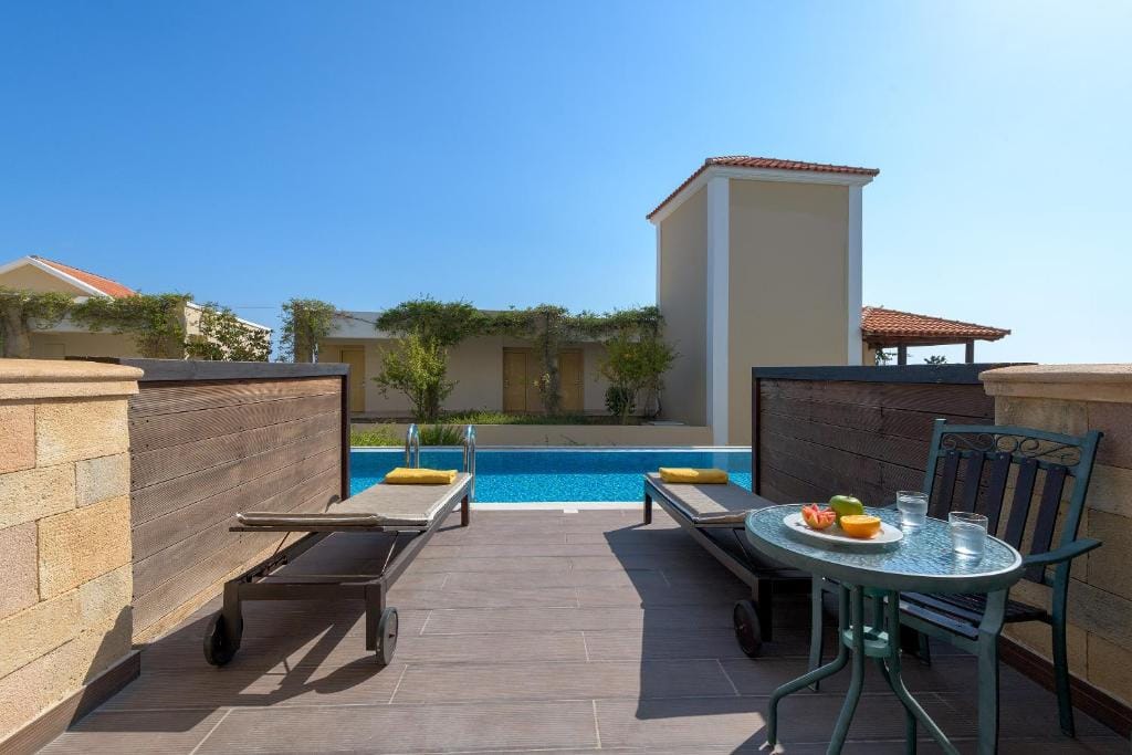 Superior Double Room with Sharing Pool &amp; Garden View