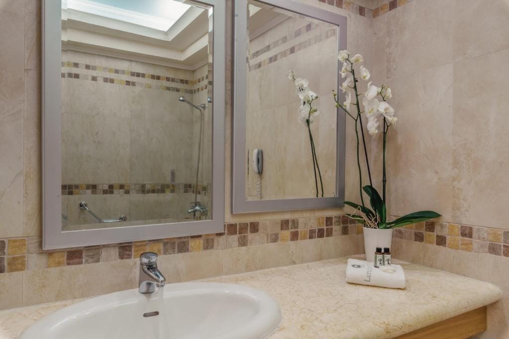 Superior Room with Sharing Pool &amp; Garden View
