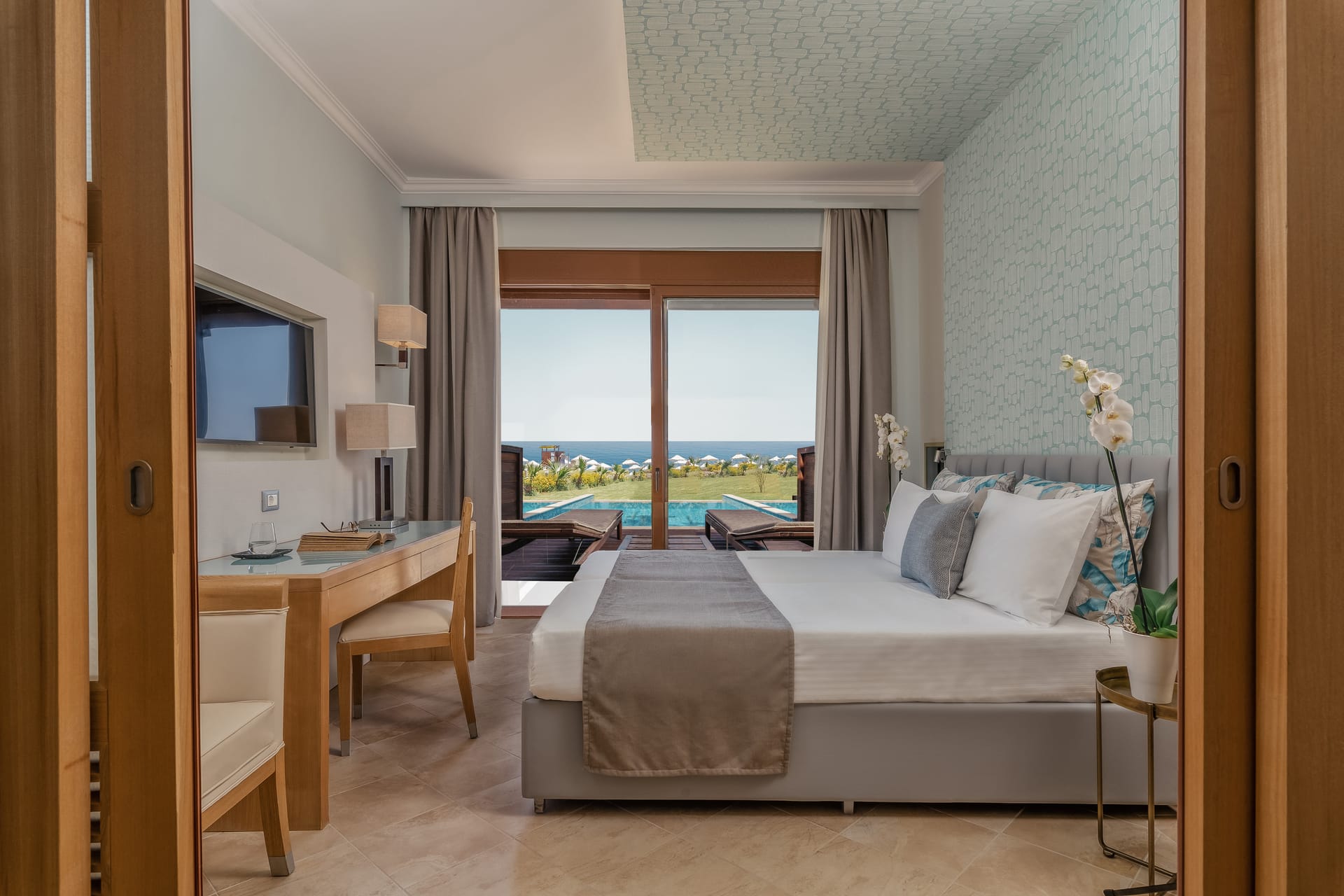 Family Room with Private Pool Beachfront*