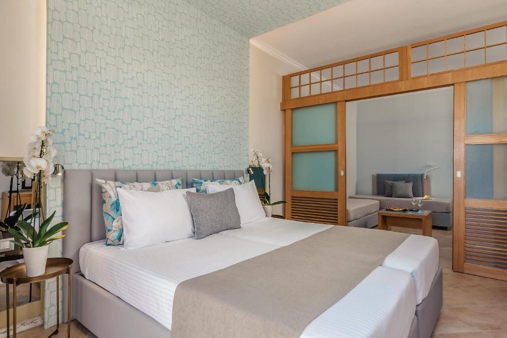 Family Room with Private Pool Beachfront*