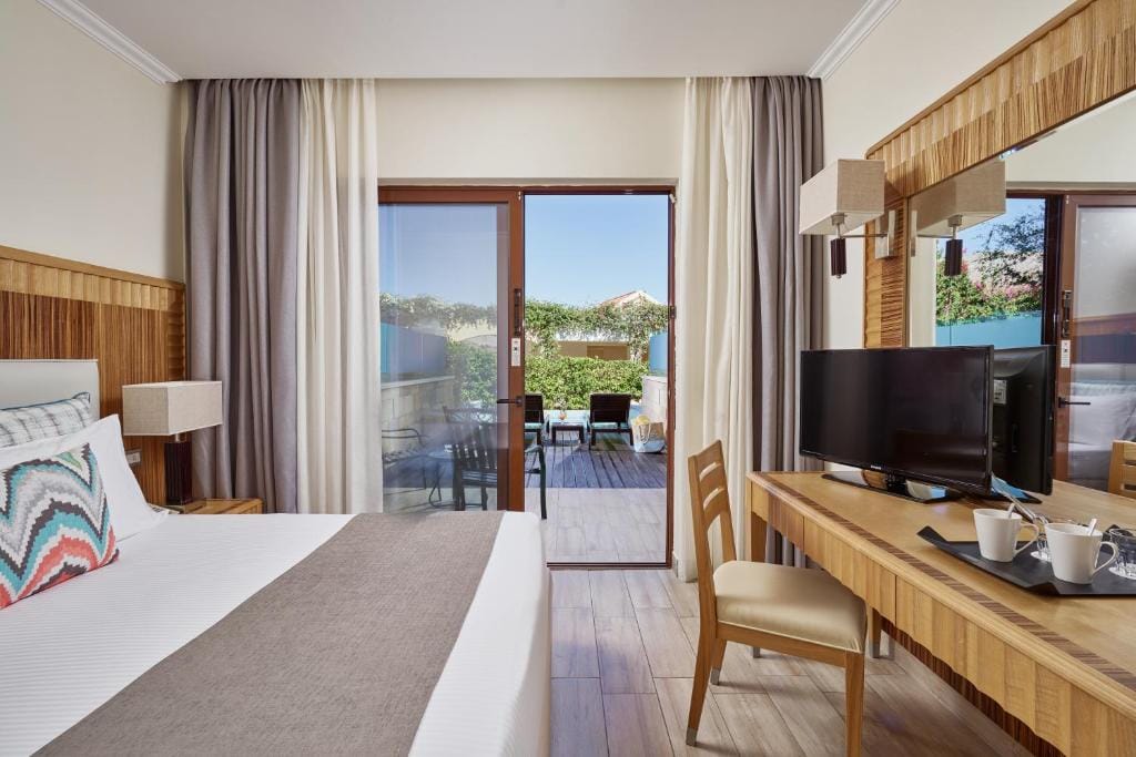 Family Suite with Private Pool &amp; Garden View