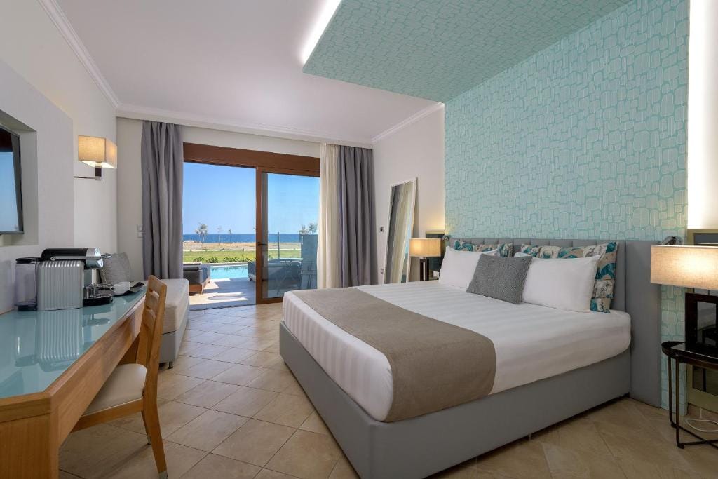 Family Suite with Private Pool Beachfront