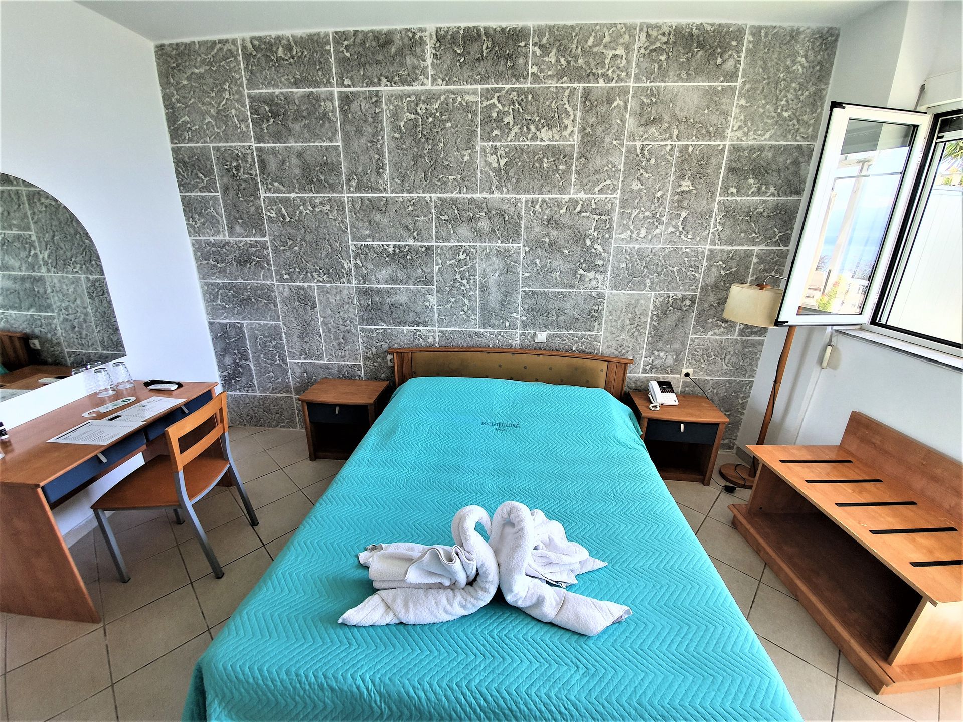 Garden Room /Pool &amp; Sea Front