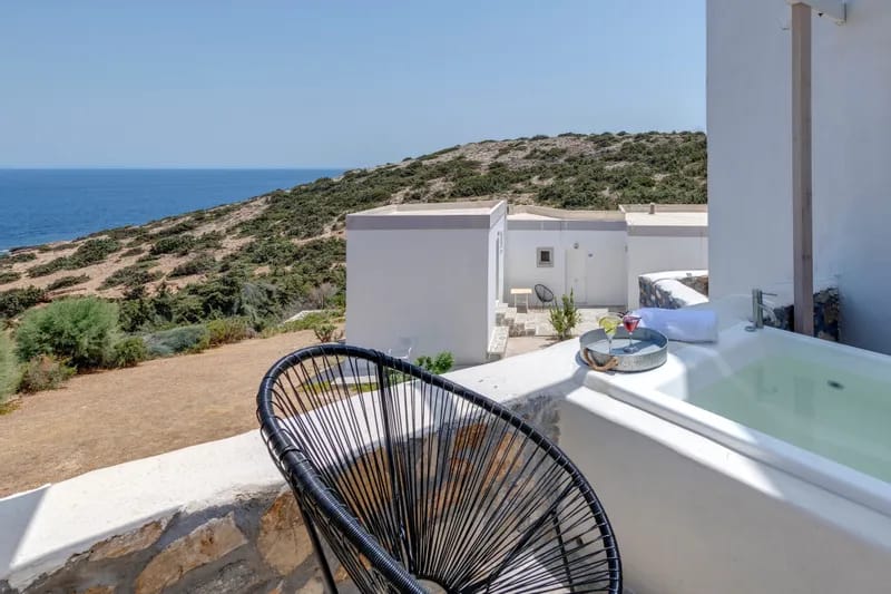 Deluxe Room with outdoor Hot Tub &amp; sea view from the balcony