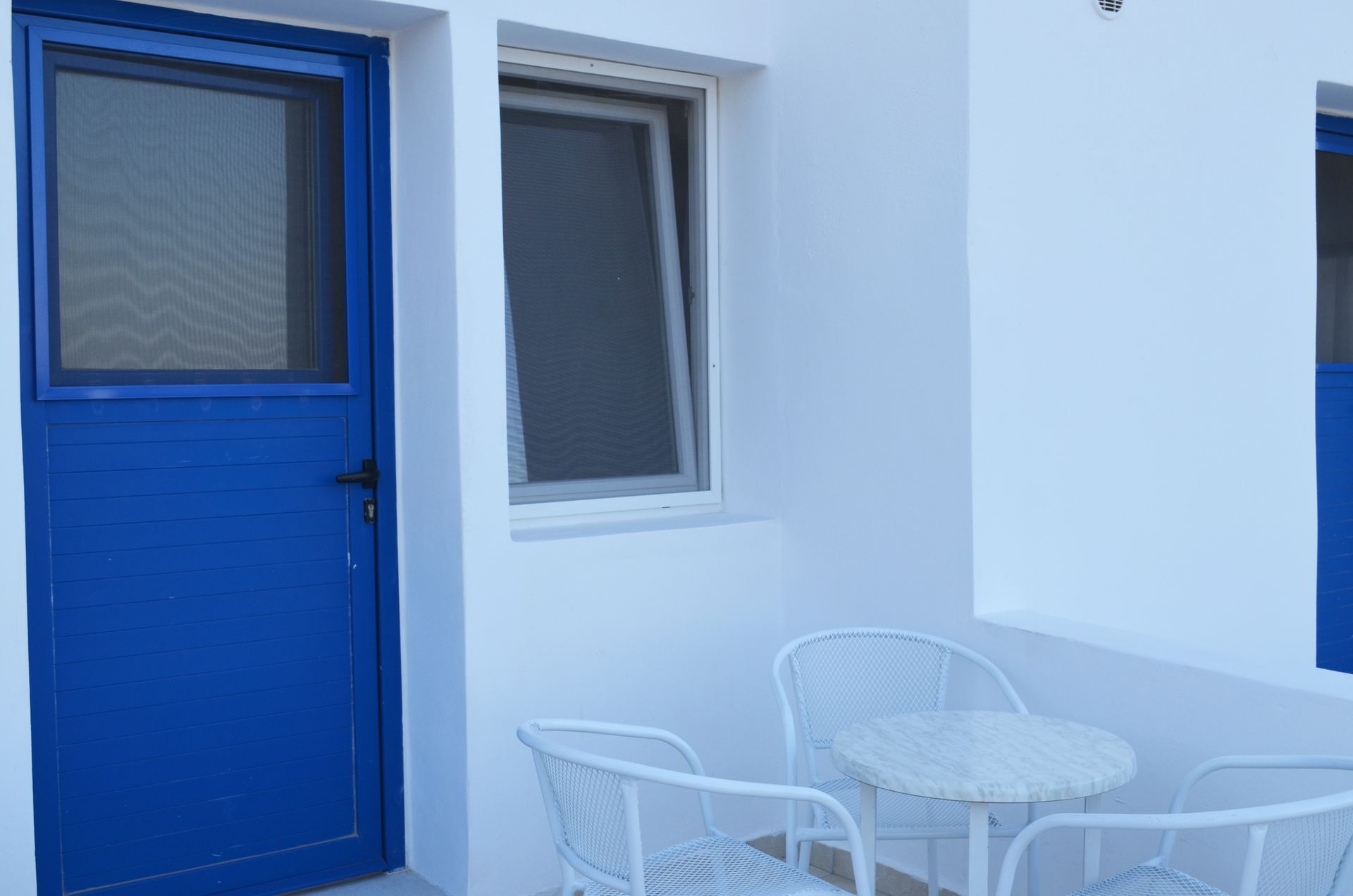 Budget Cave Style two room with balcony