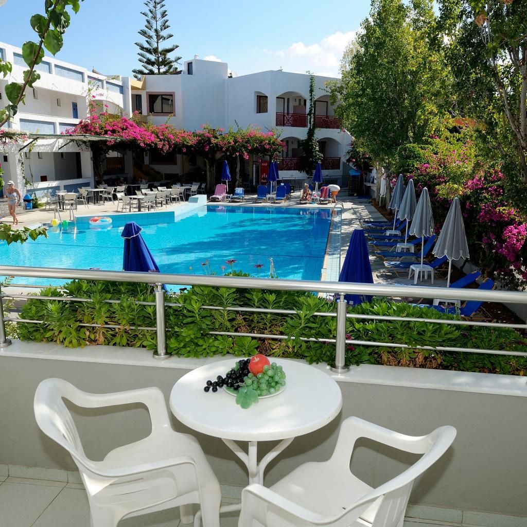 Two Bedroom Apartment with Mountain and Pool View