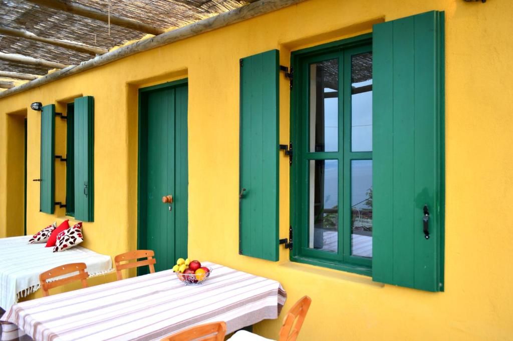 Atlantis Yellow Apartment