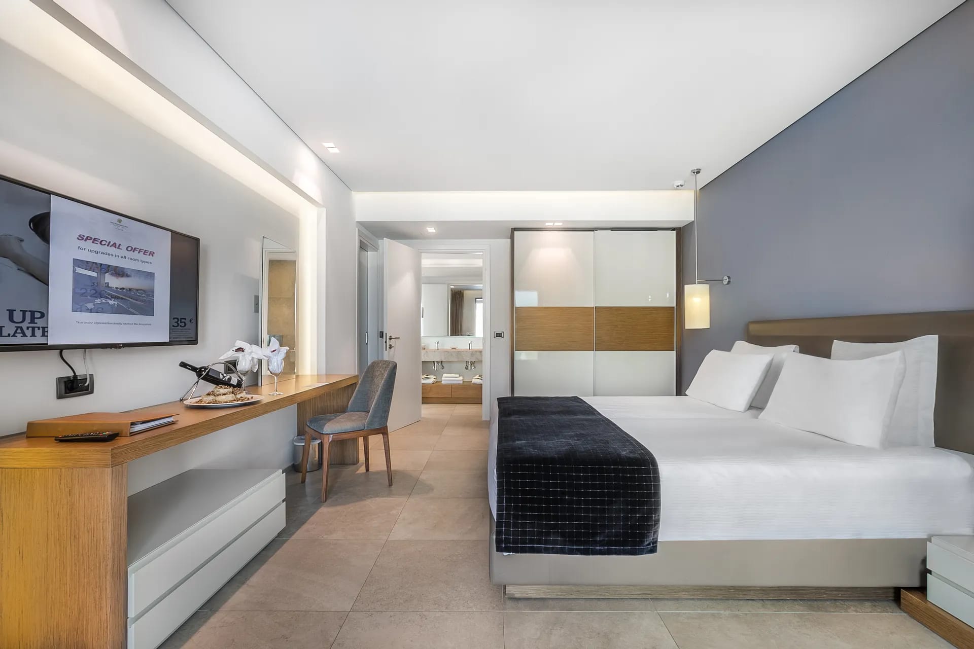 Executive Suite with Two Bedrooms Swim-up with Sharing Pool