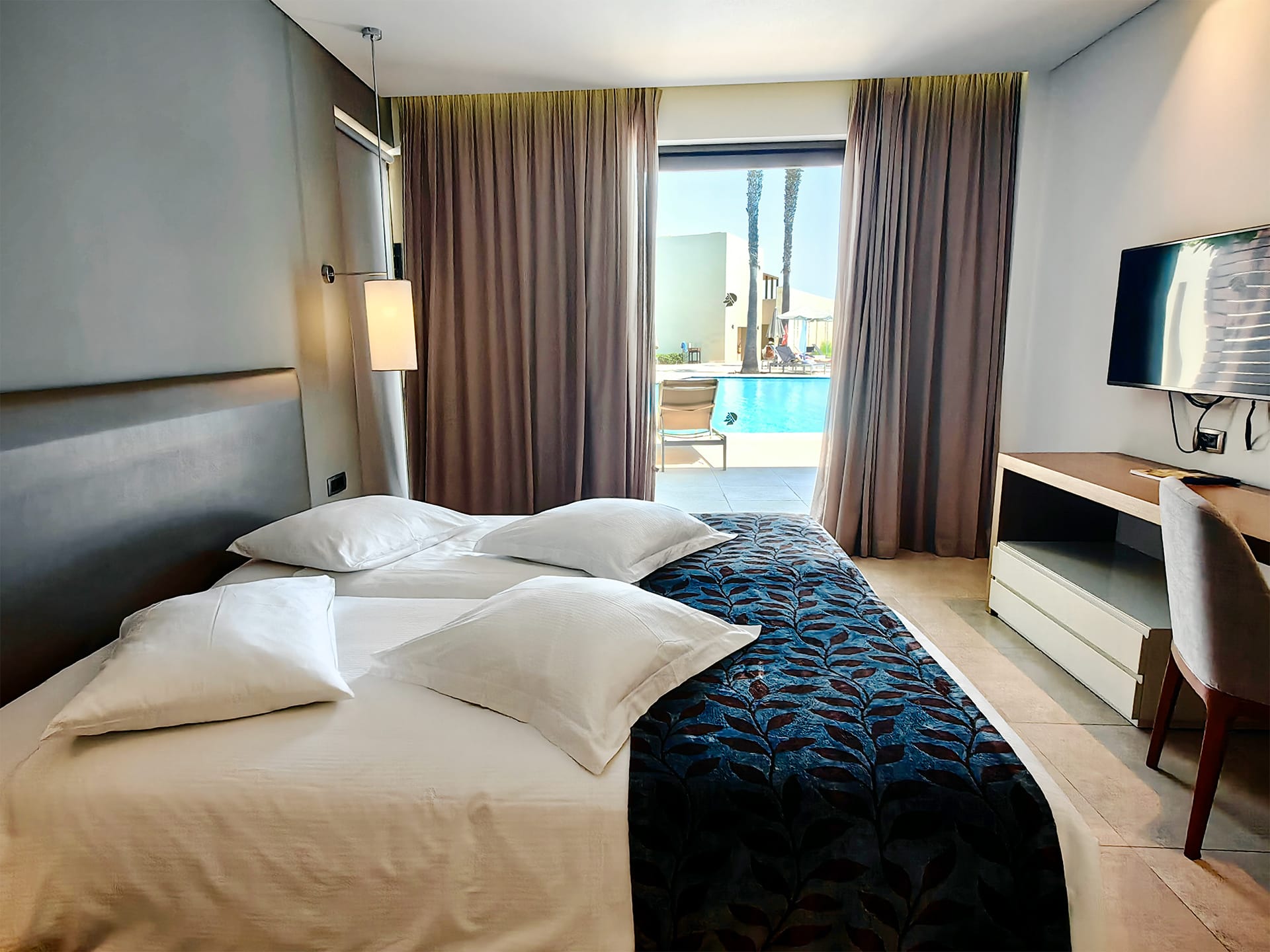 Executive Suite with Two Bedrooms Swim-up with Sharing Pool