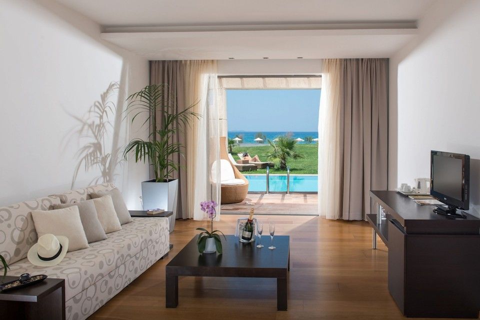 Maisonette Suite Sea Front with Sharing Pool