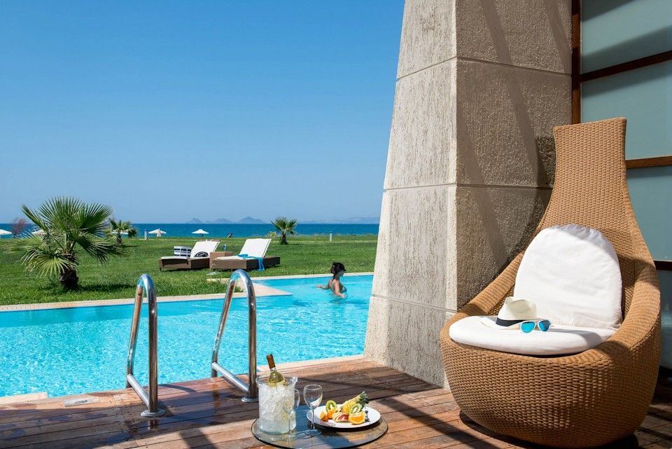 Maisonette Suite Sea Front with Sharing Pool