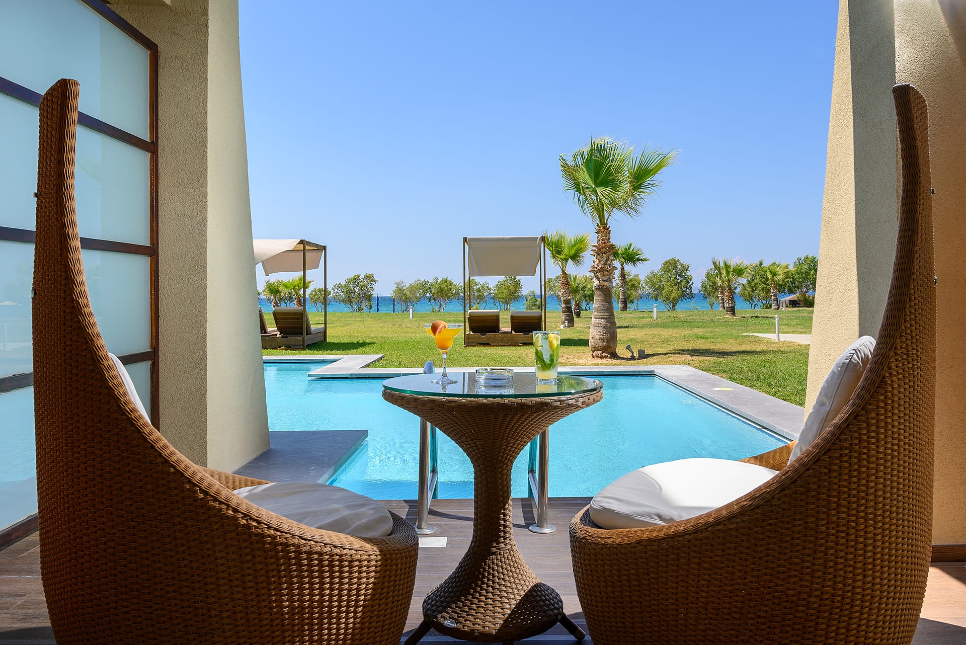 Maisonette Suite Sea Front with Sharing Pool