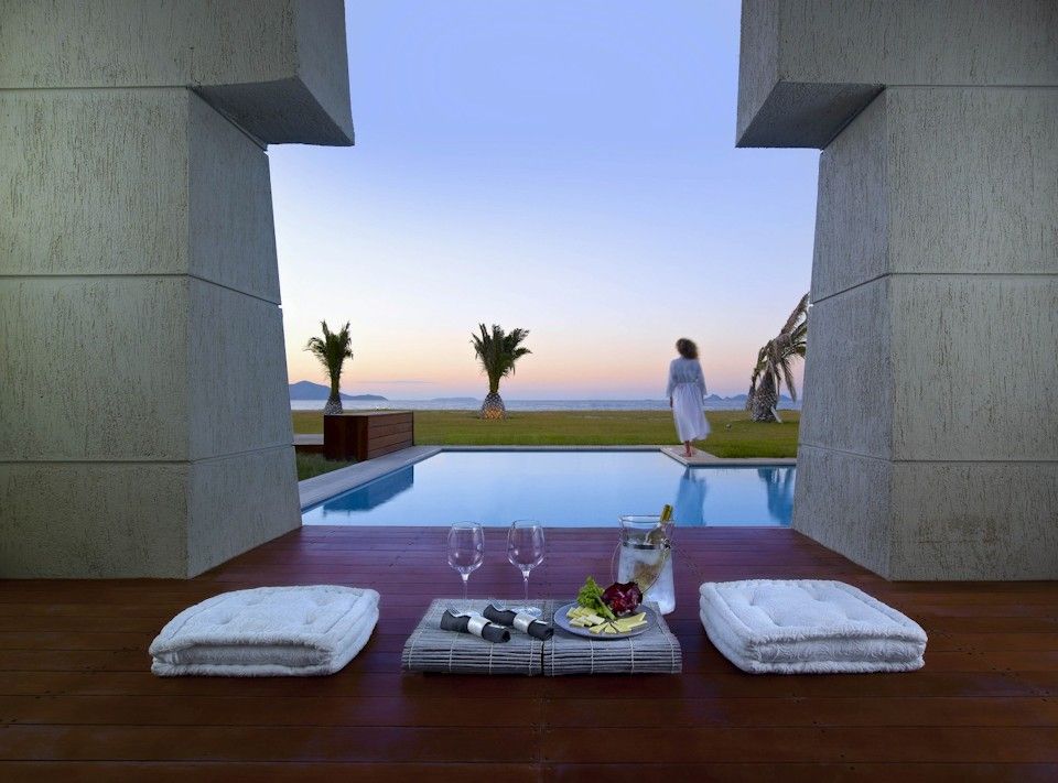 Maisonette Suite Sea Front with Sharing Pool