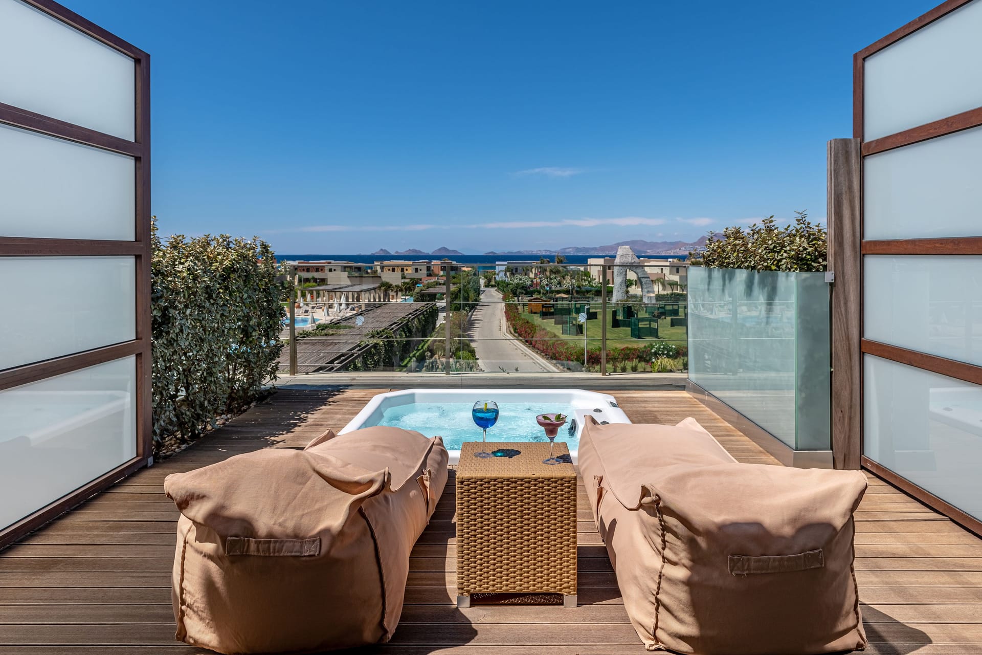 Double Room Sea view with outdoor Jacuzzi 18+