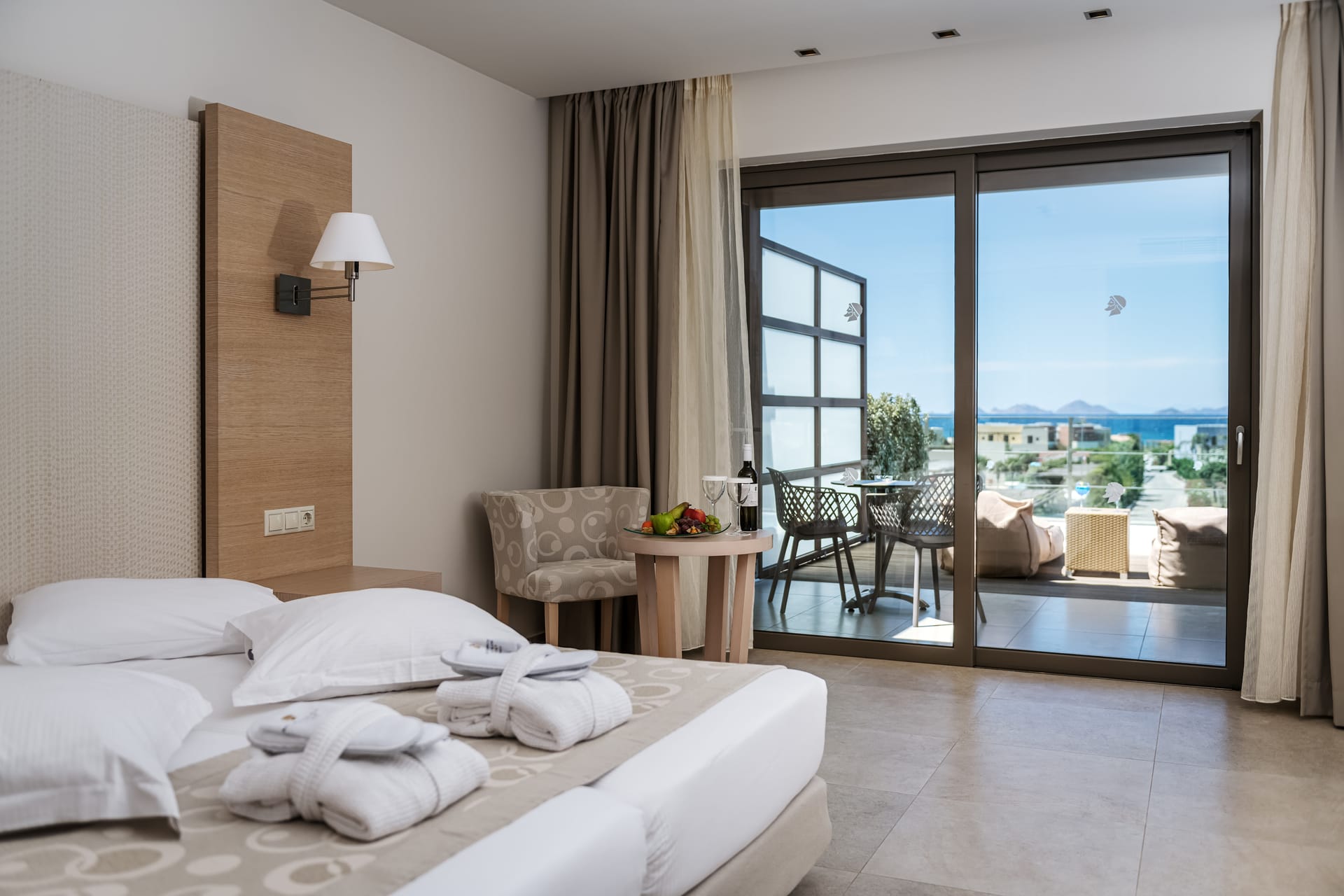 Double Room Sea view with outdoor Jacuzzi 18+