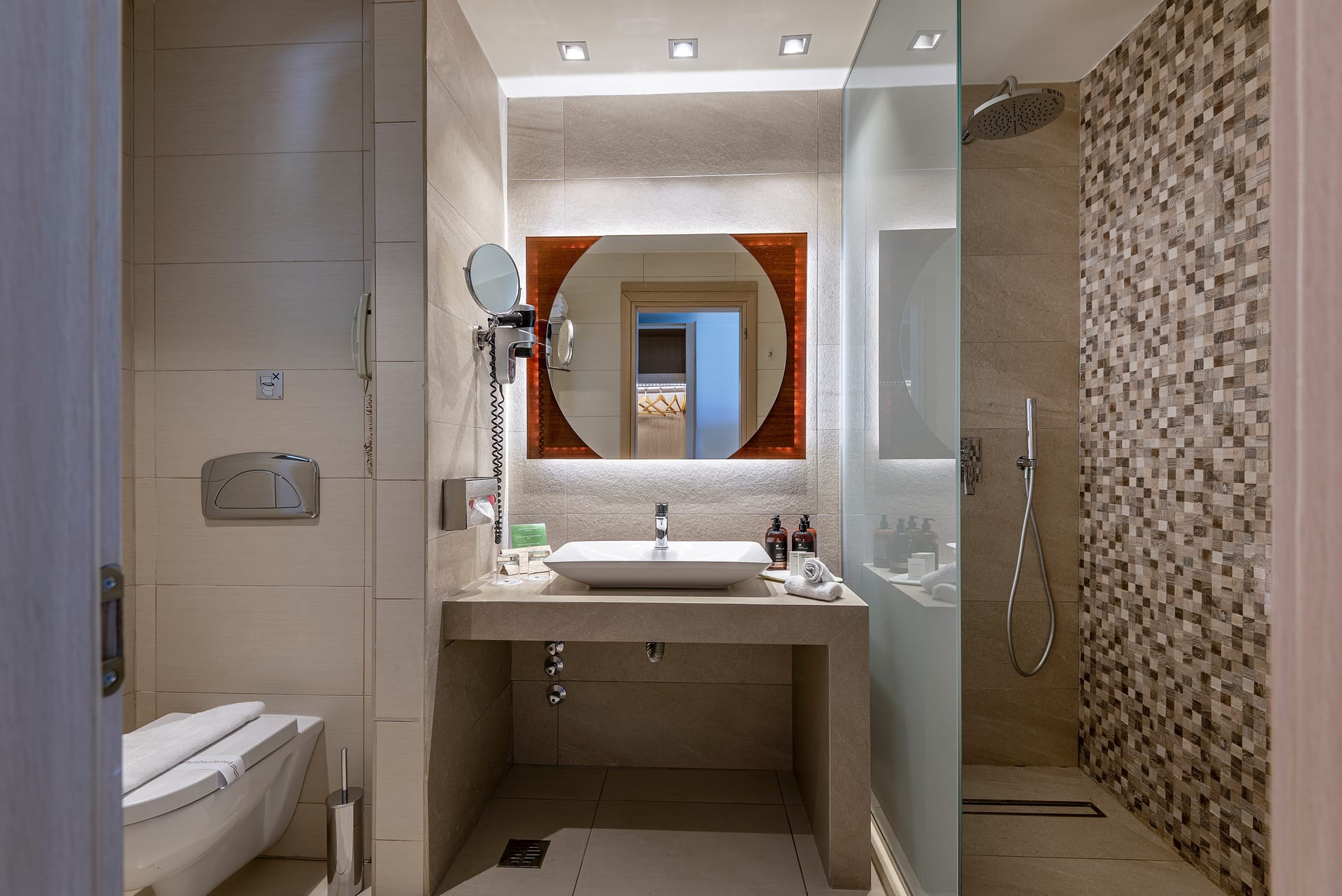 Double Room for Single Use