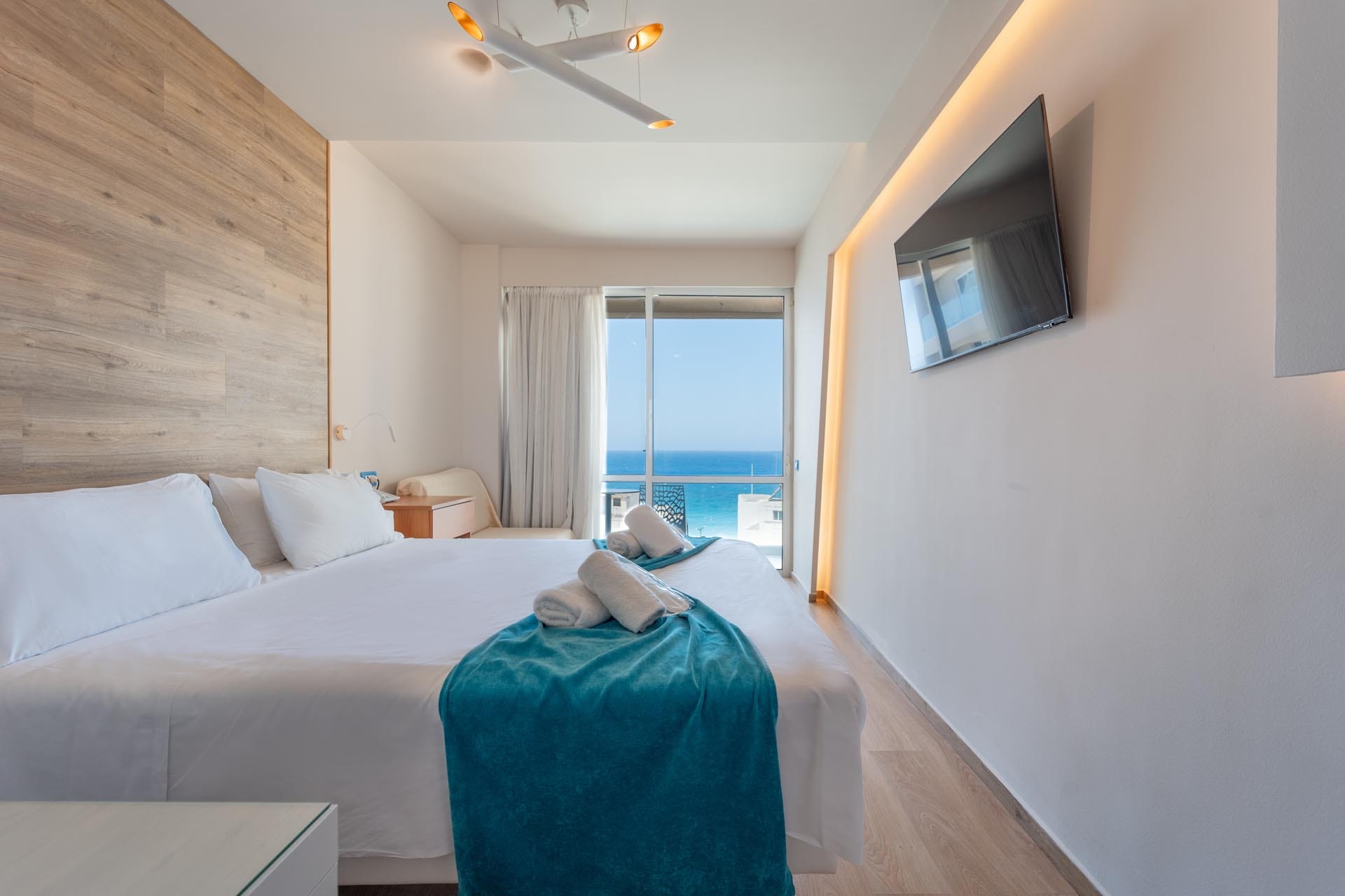 Partial Sea View and Pool Room