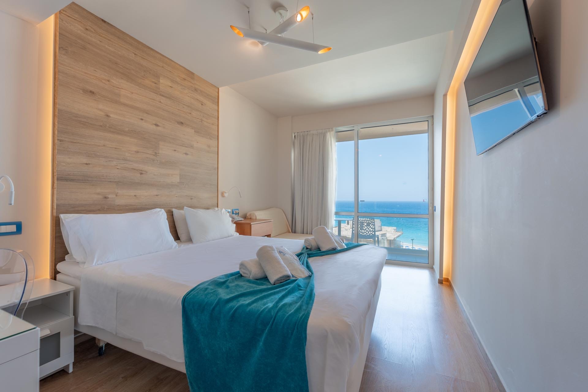 Partial Sea View and Pool Room