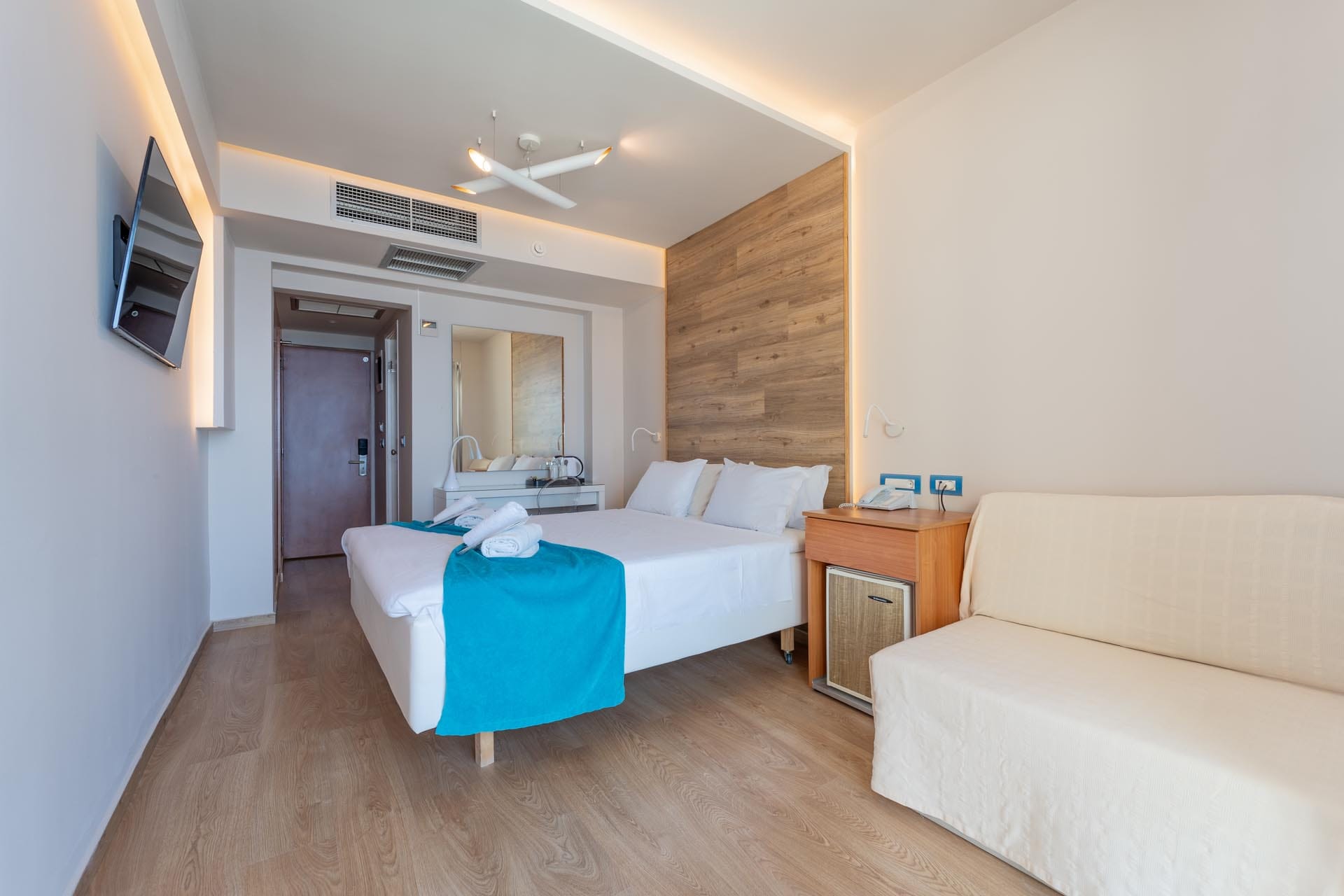 Partial Sea View and Pool Room