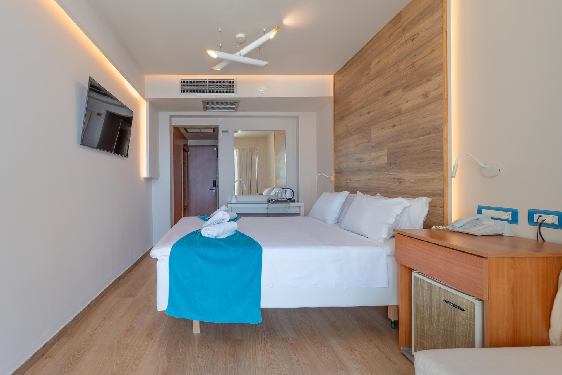 Partial Sea View and Pool Room