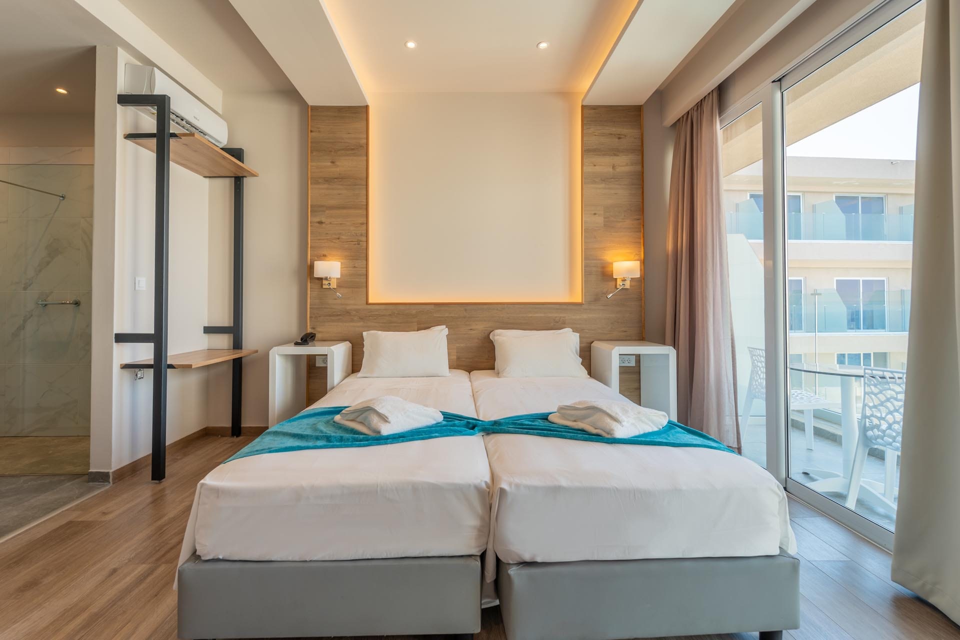 Standard Sea View and Pool Room