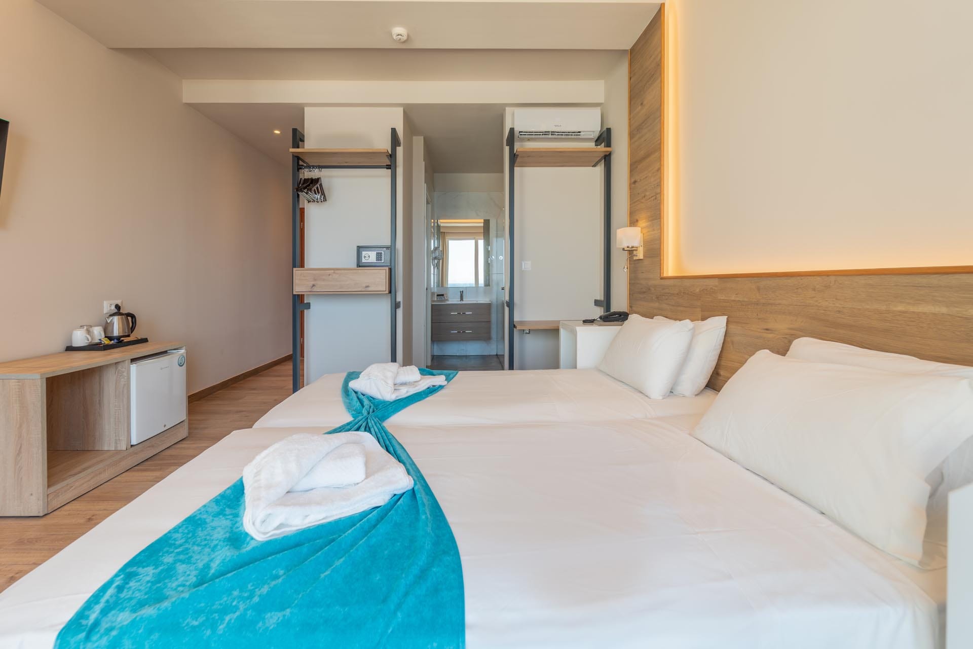 Standard Sea View and Pool Room