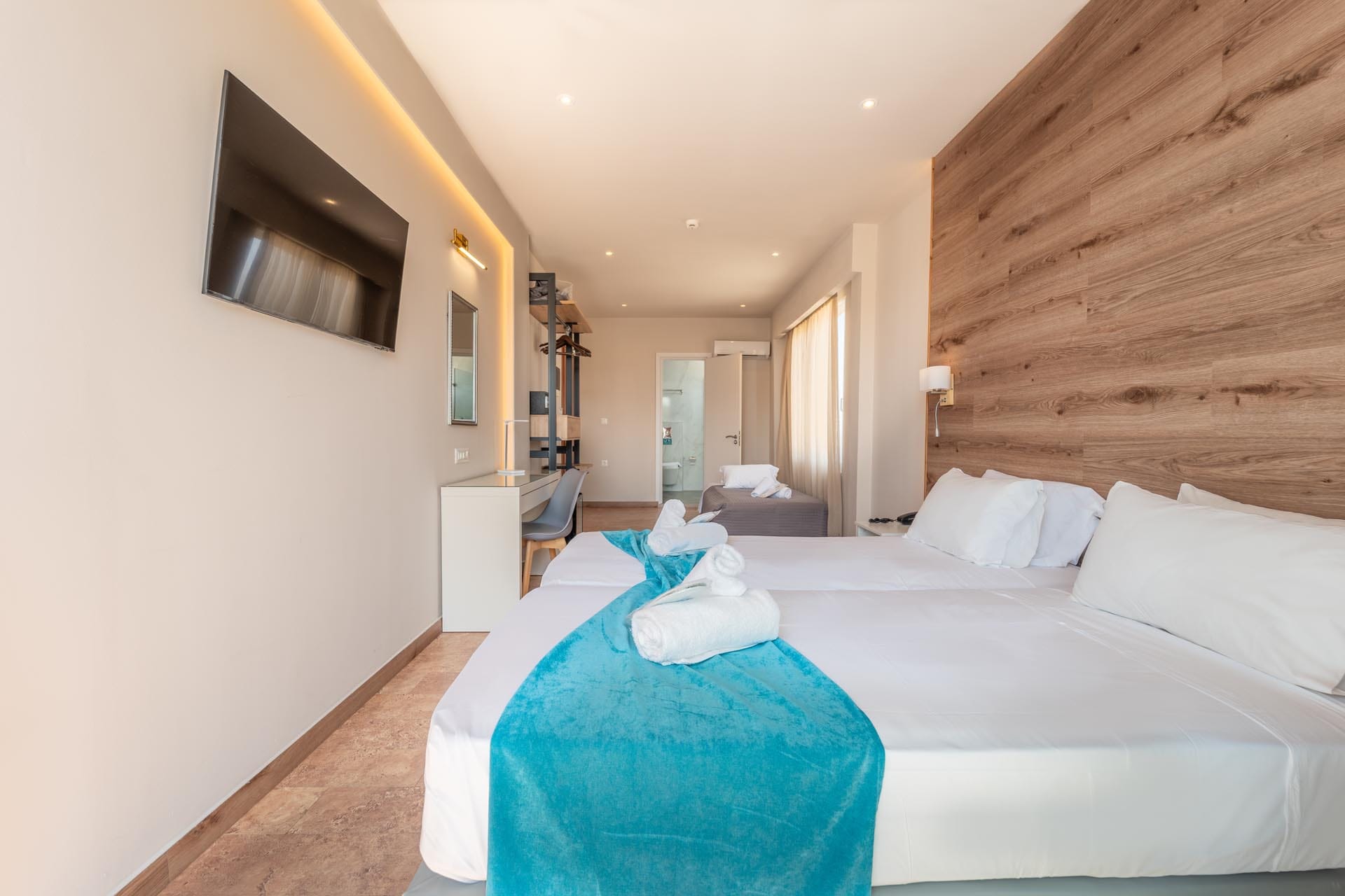 One Bedroom Triple Family Room