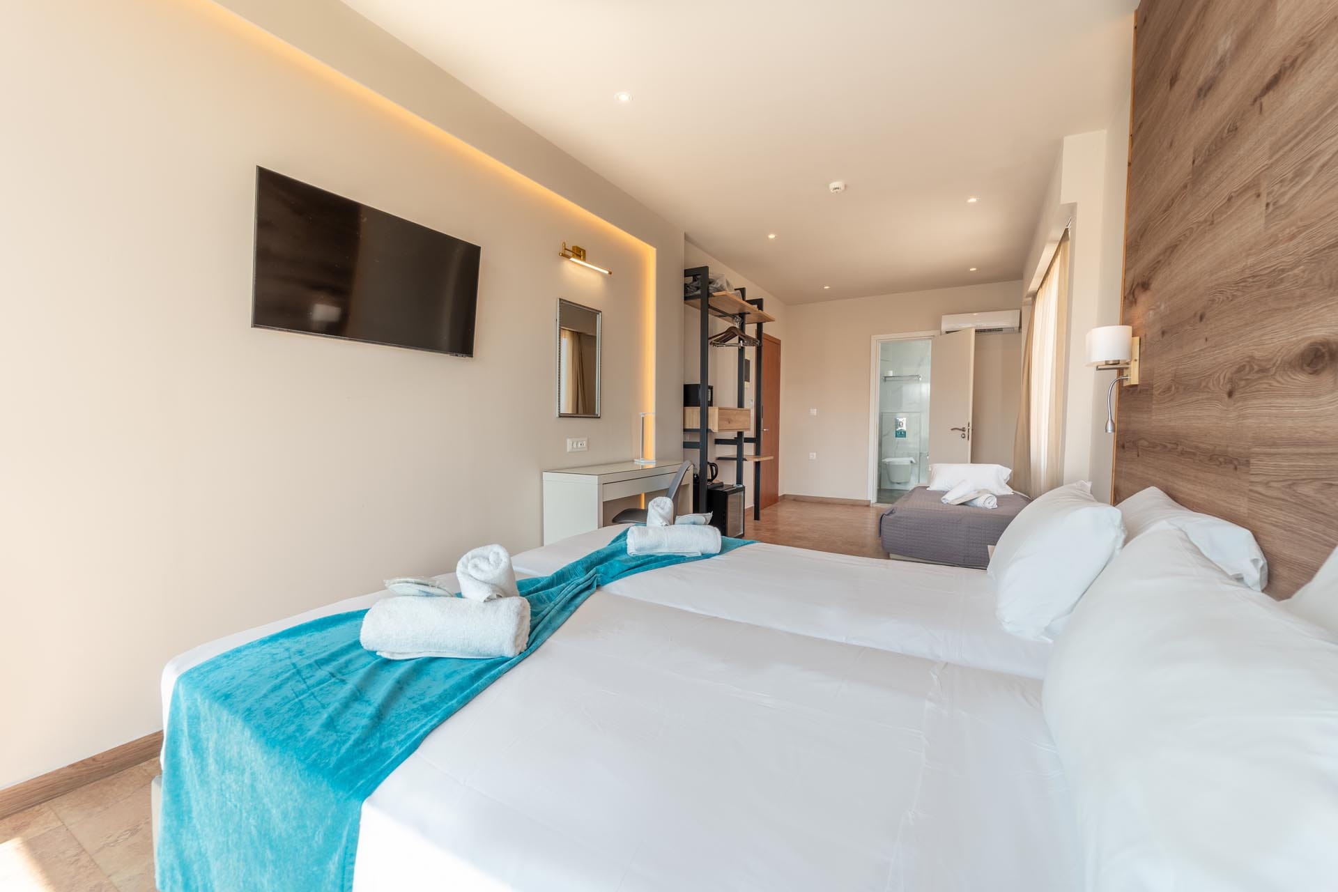 One Bedroom Triple Family Room