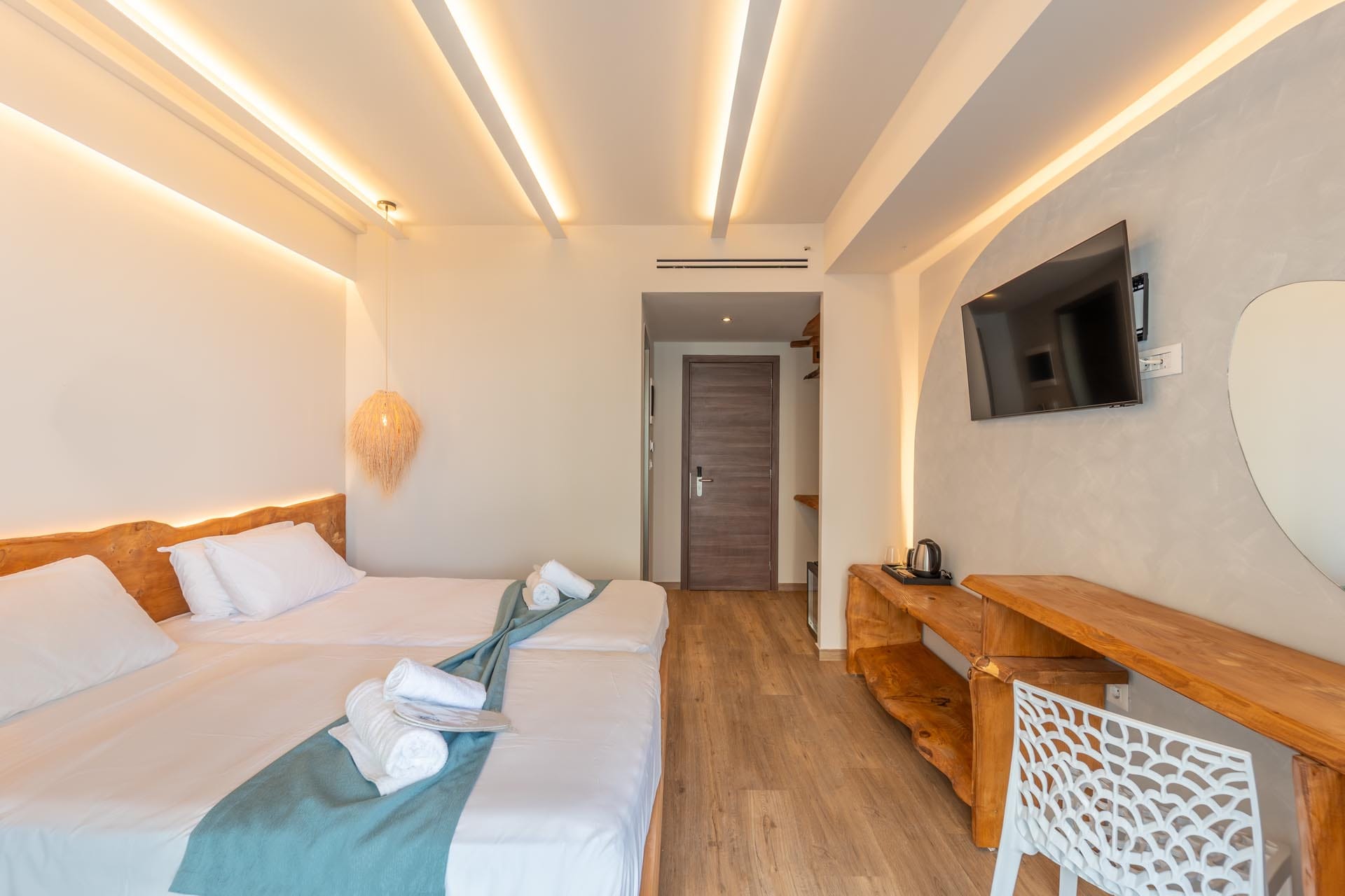 Deluxe Pool &amp; City View