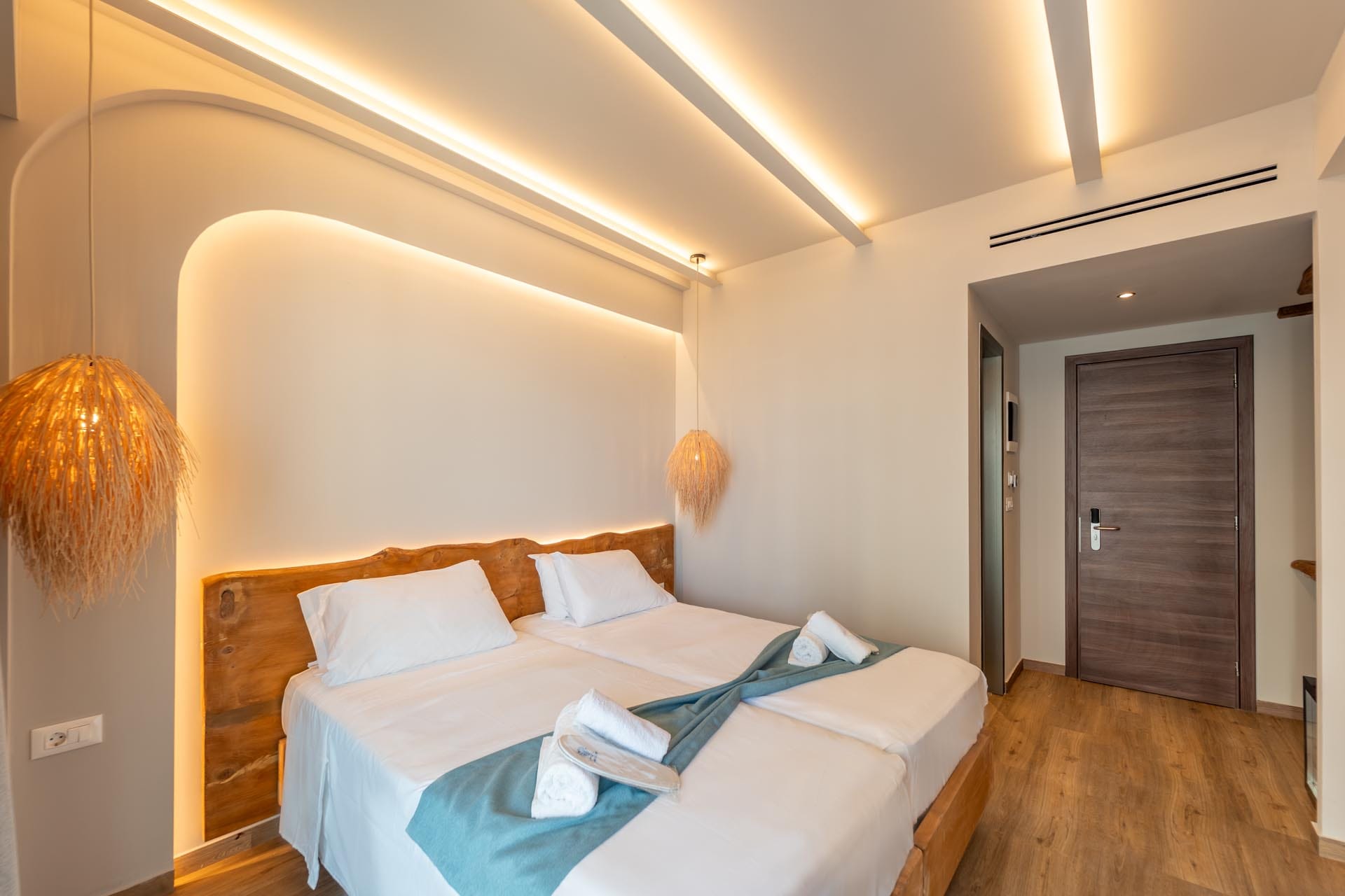 Deluxe Pool &amp; City View