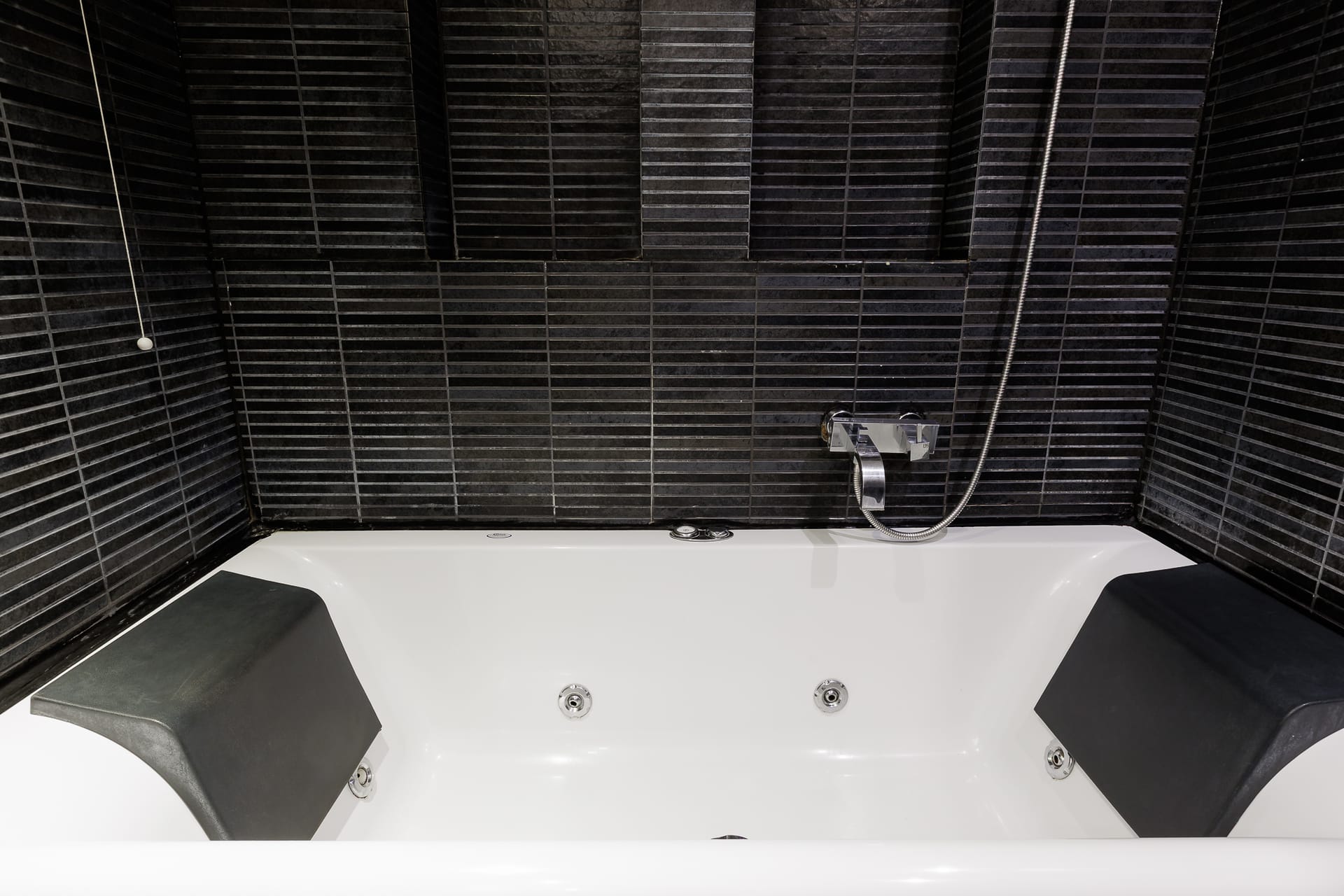 Grand Ground Floor Sea View Suite with Whirlpool