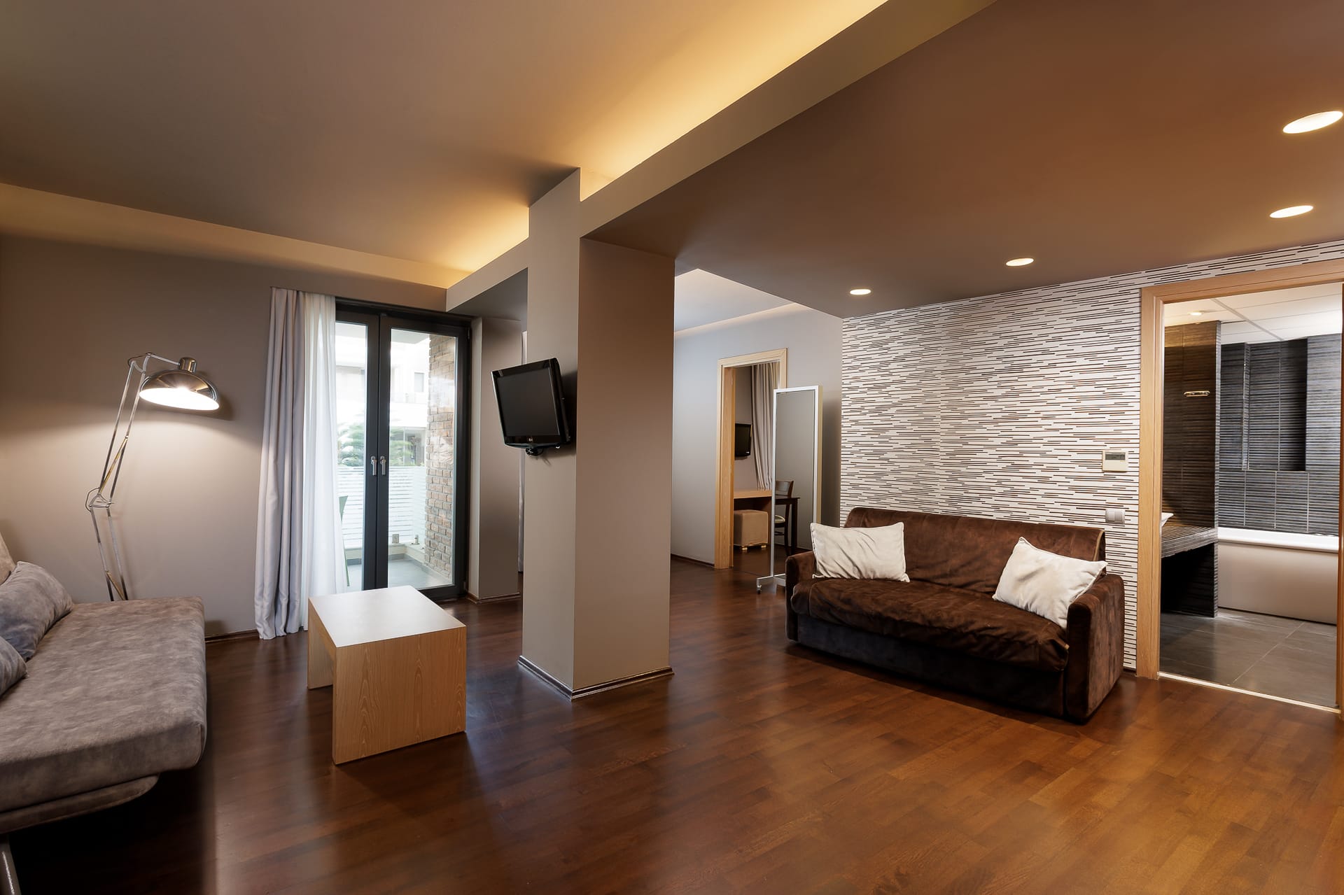 Grand Ground Floor Sea View Suite with Whirlpool