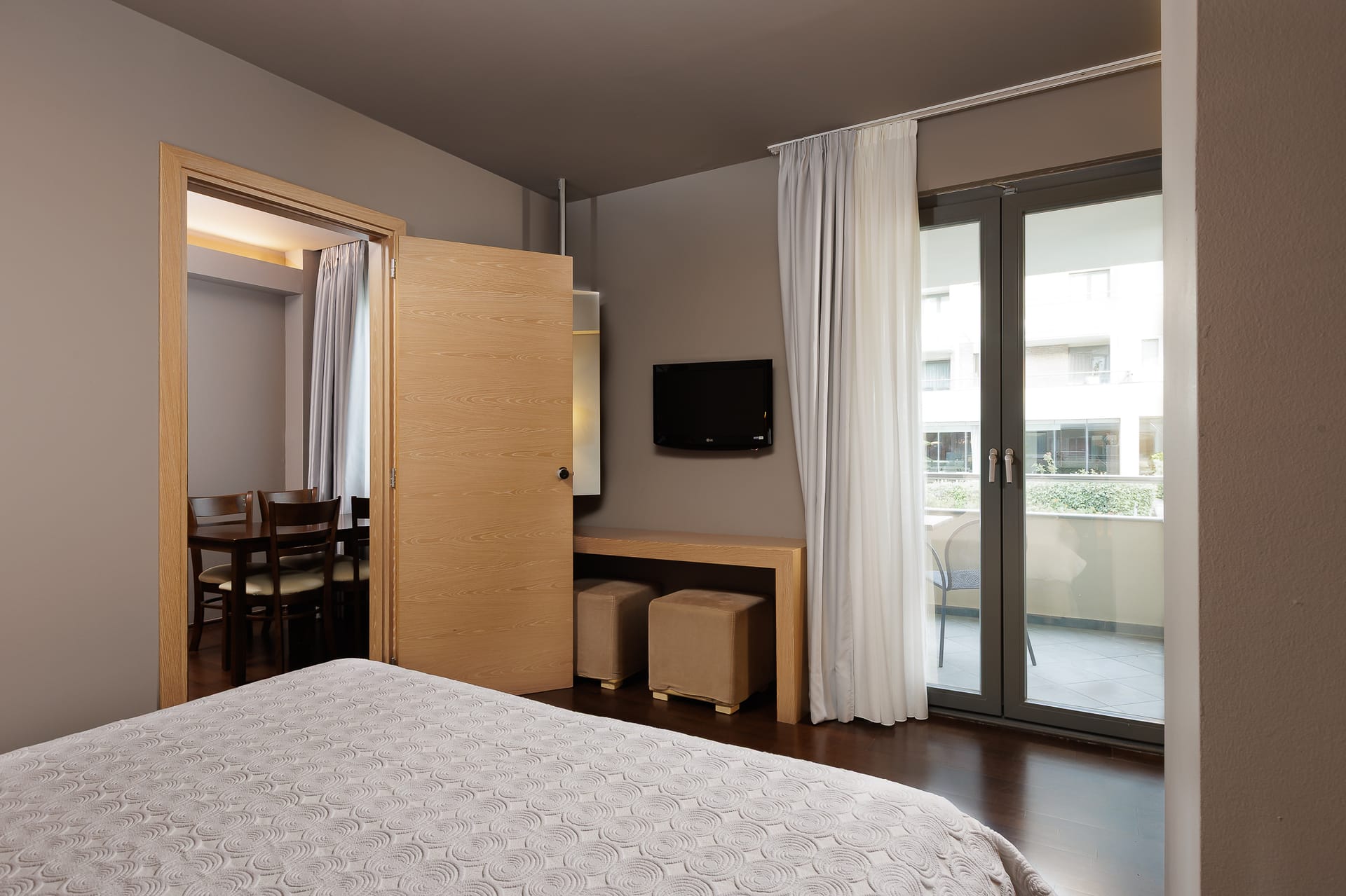 Grand Ground Floor Sea View Suite with Whirlpool