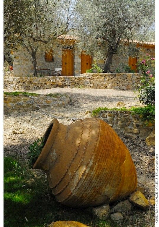 Double bed room with fireplace (Ntamia house)