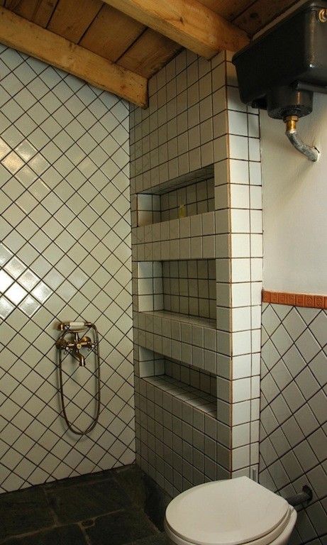 Double bed room with fireplace (Ntamia house)