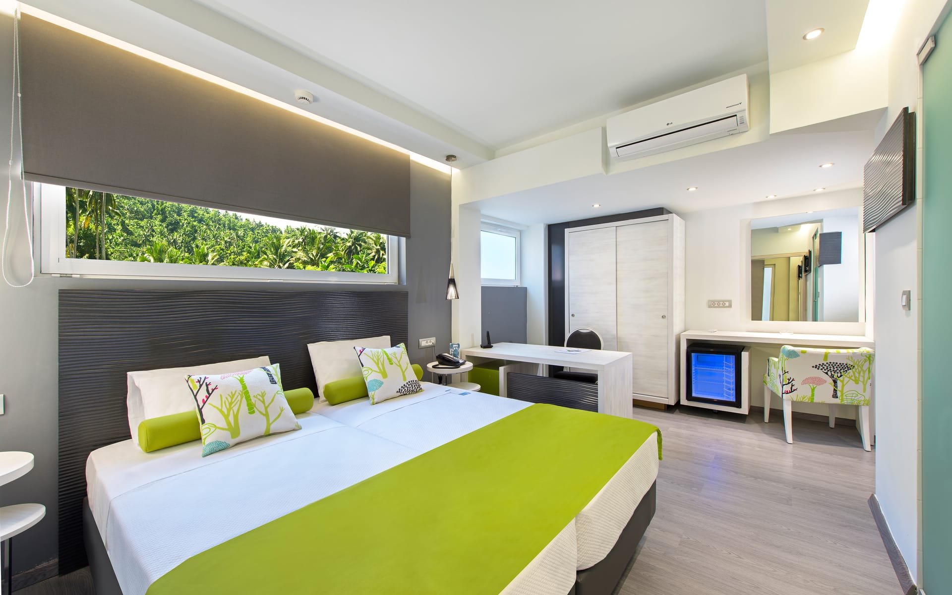 Deluxe Suite with Sea View