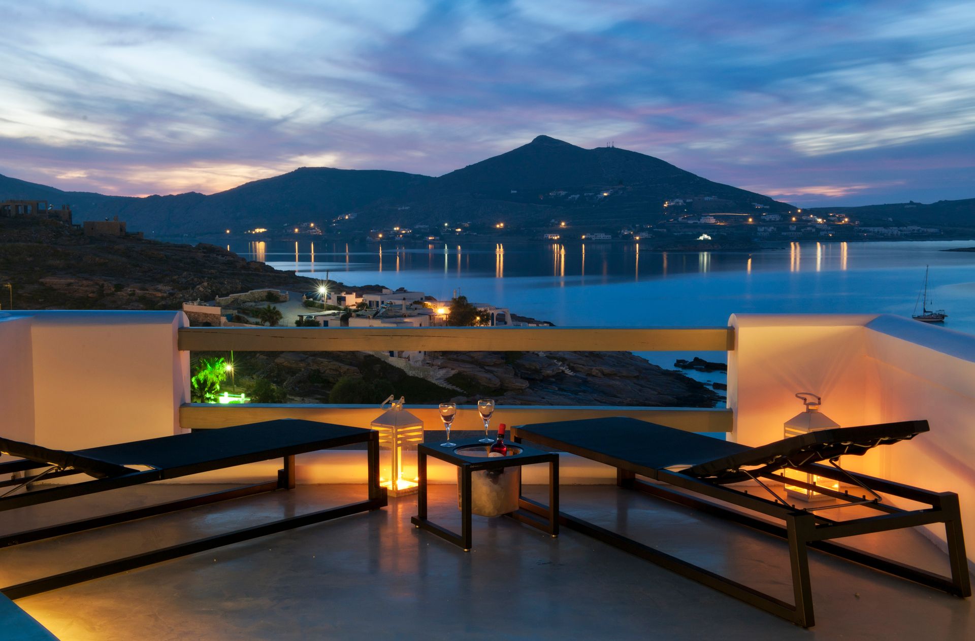 Suite with Outdoor Hot Tub and Panoramic Sea View