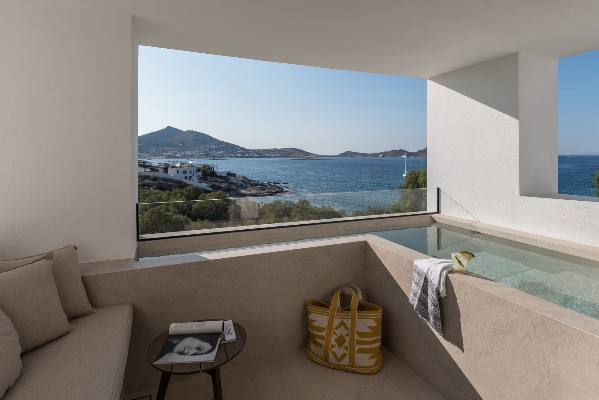 Executive Suite with Outdoor Hot Tub &amp; Sea View