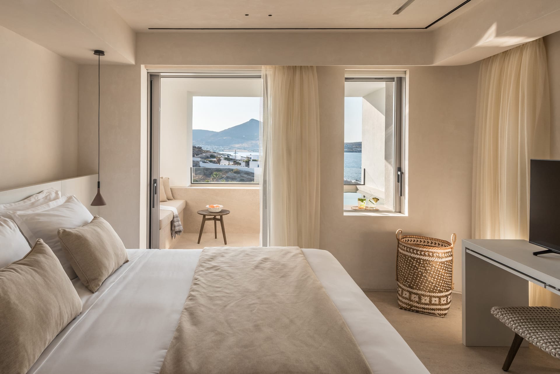 Executive Suite with Outdoor Hot Tub & Sea View