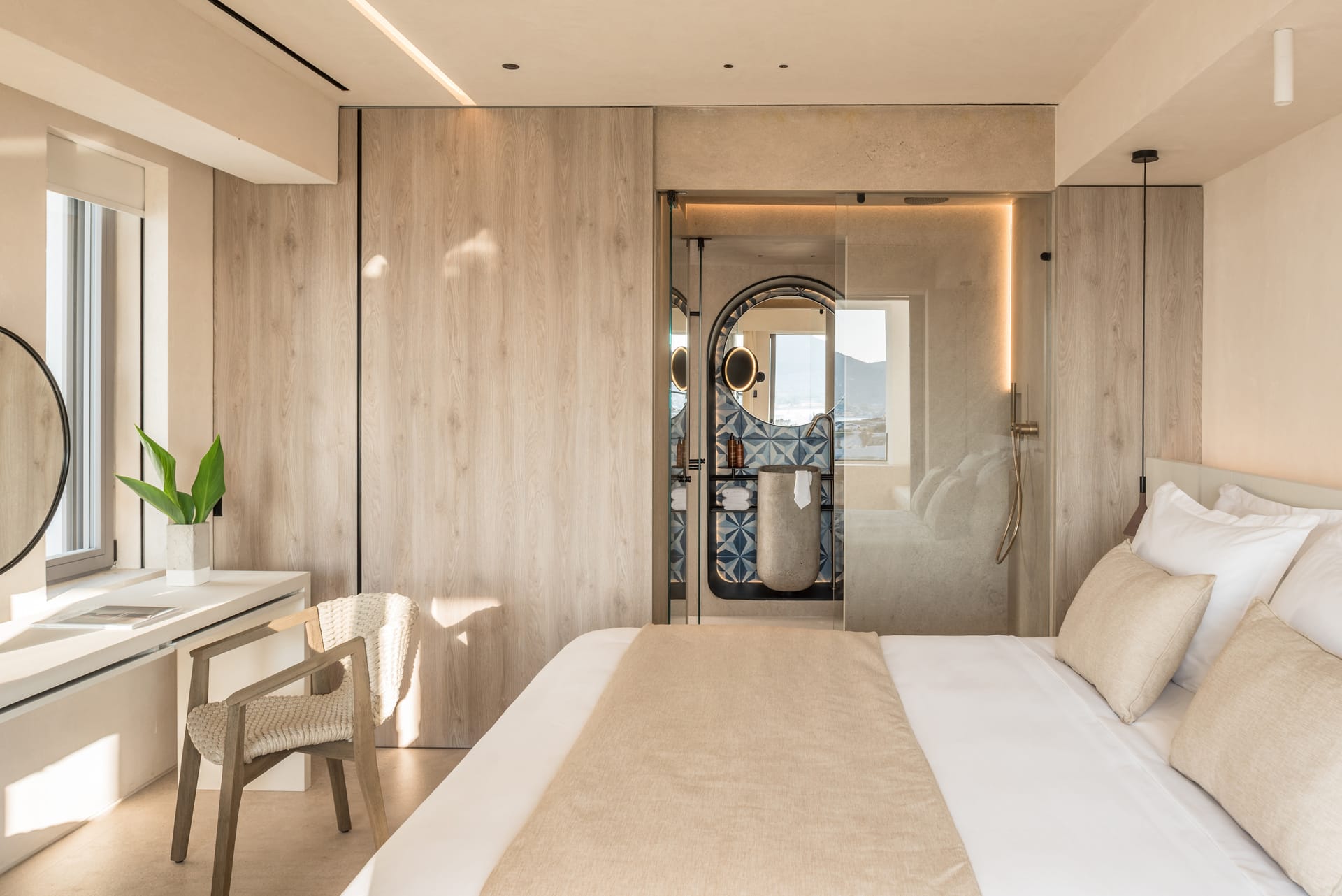 Executive Suite with Outdoor Hot Tub & Sea View