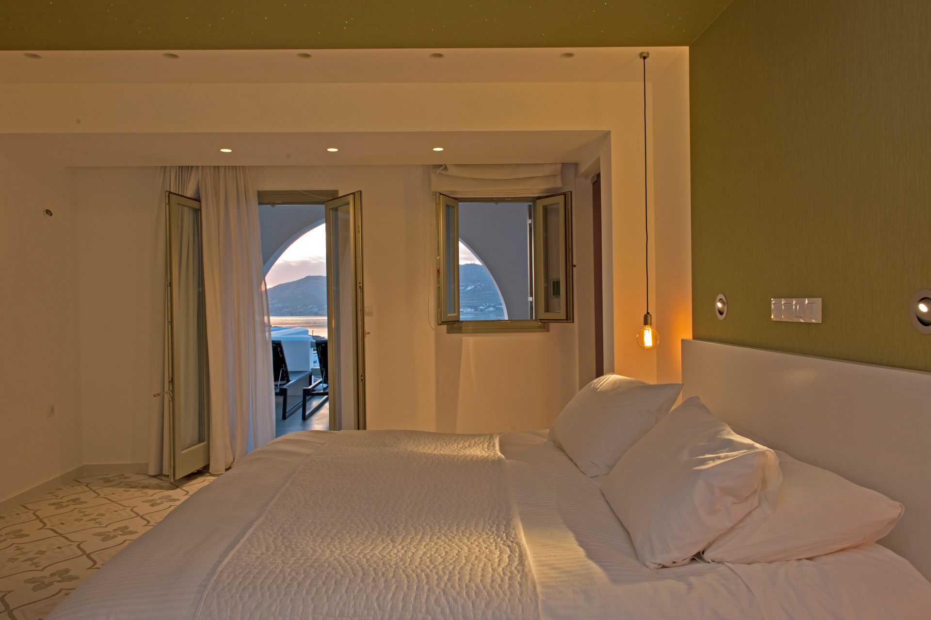 Superior Apartment with Outdoor Hot Tub and Panoramic Sea View