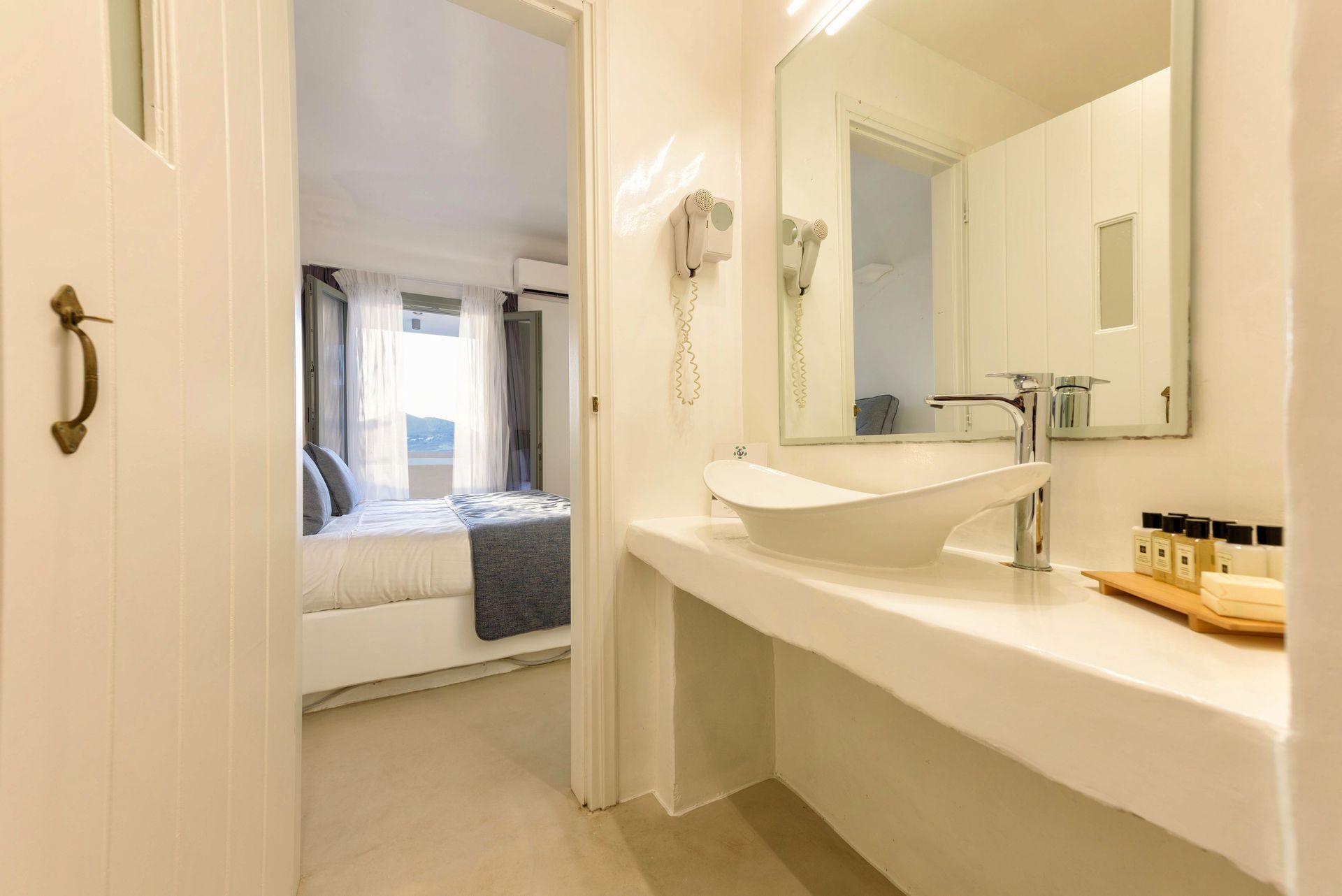 Family Suite with Private Pool & Sea View