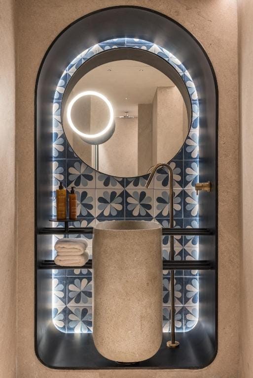 Signature Room with Outdoor Hot Tub &amp; Panoramic Sea View