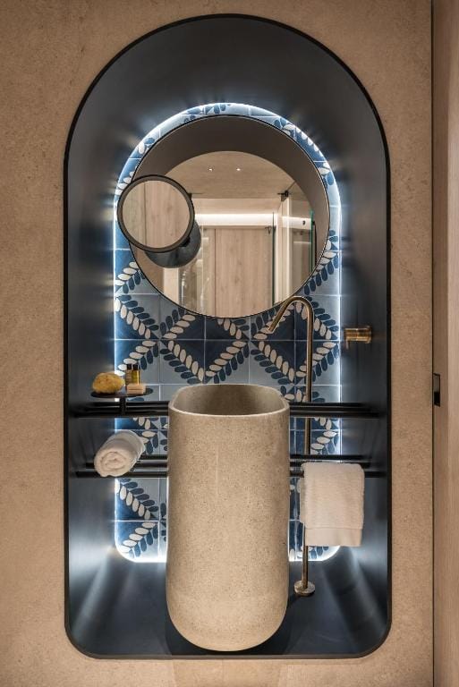 Signature Room with Outdoor Hot Tub &amp; Panoramic Sea View