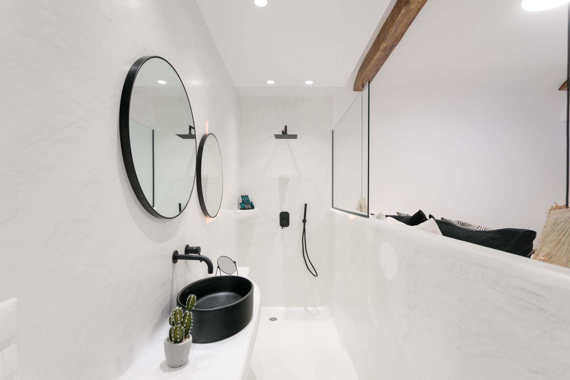 One Bedroom Apartment with Sea View