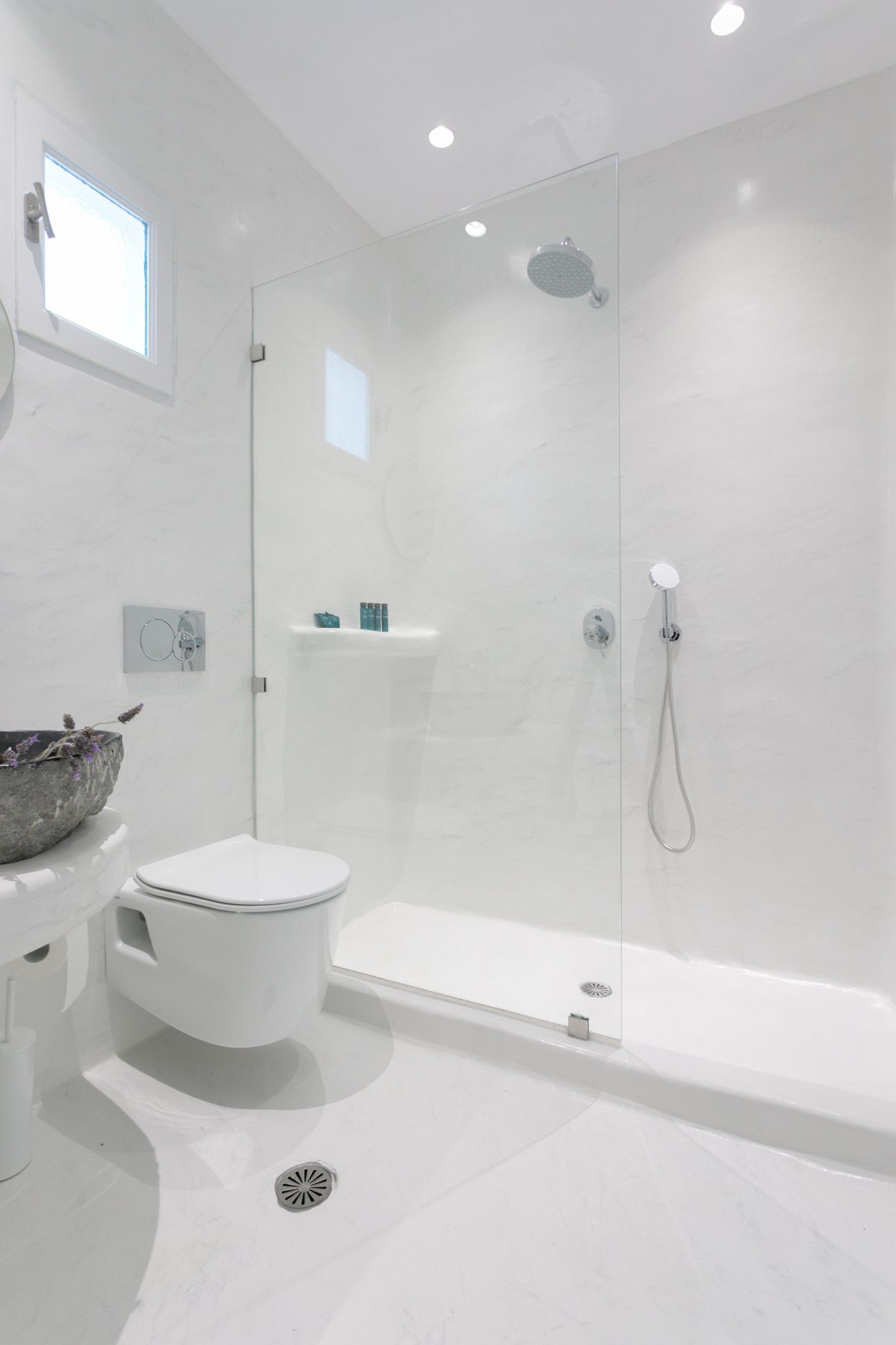 One Bedroom Apartment with Sea View