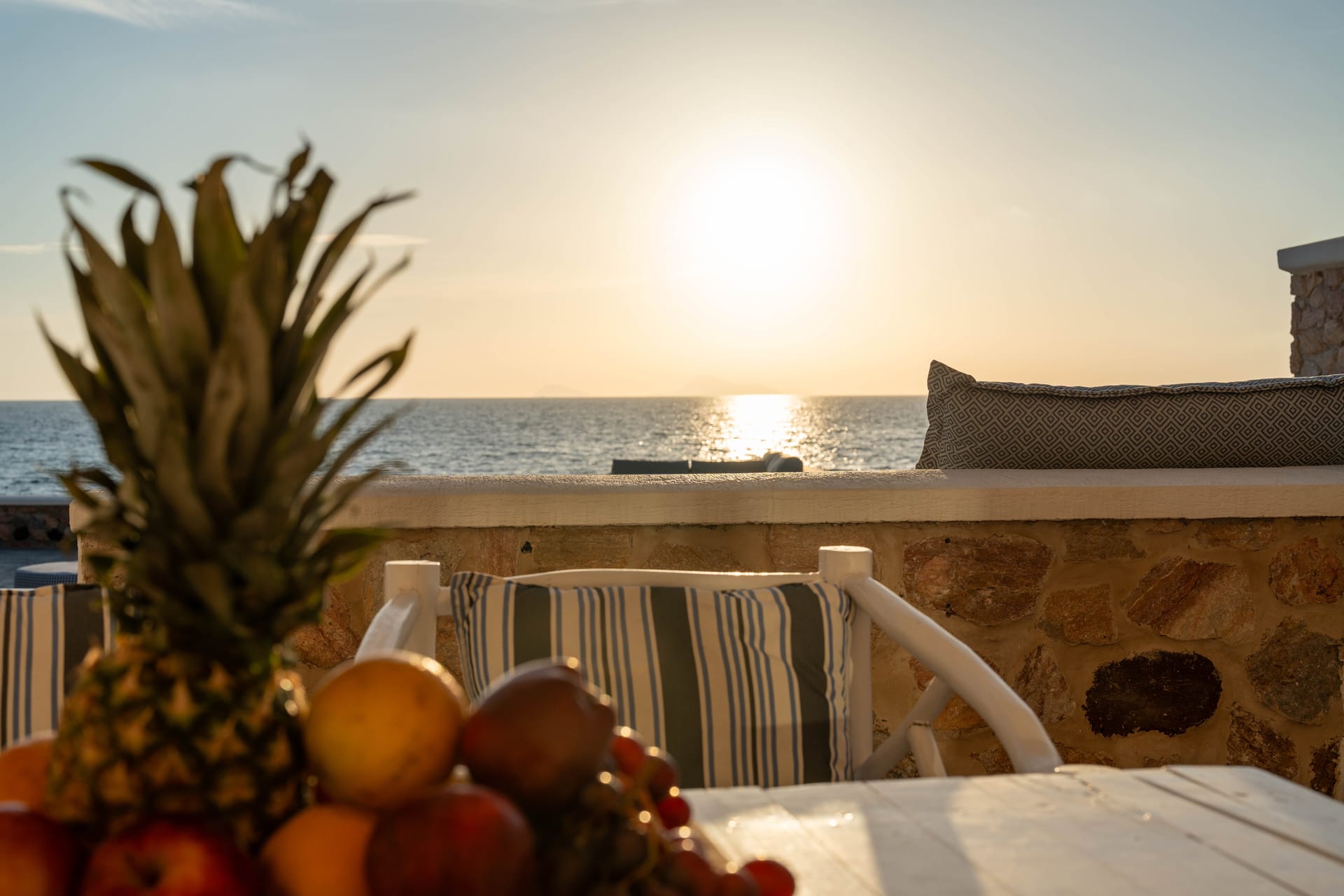 Elegant Suite with outdoor private hot tub & beach front