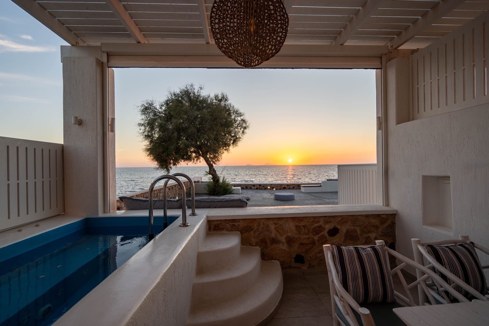 Luxury two bedroom suite with private hot tub and beach front